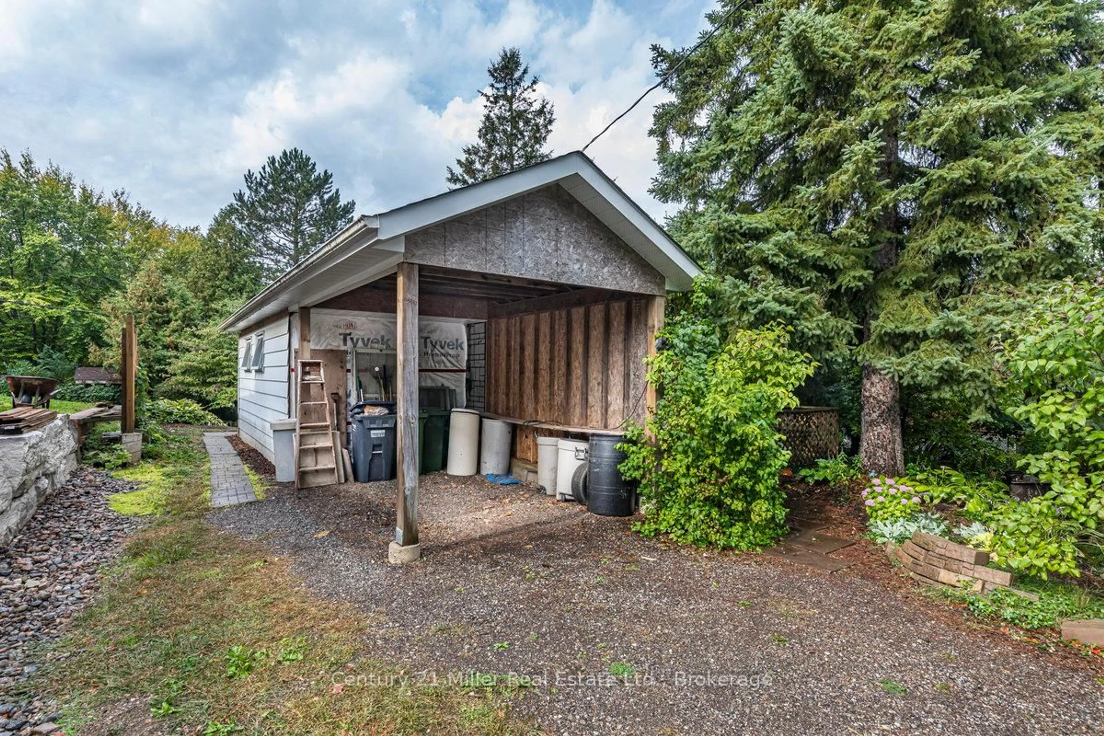 Shed for 15836 Airport Rd, Caledon Ontario L7C 1K7