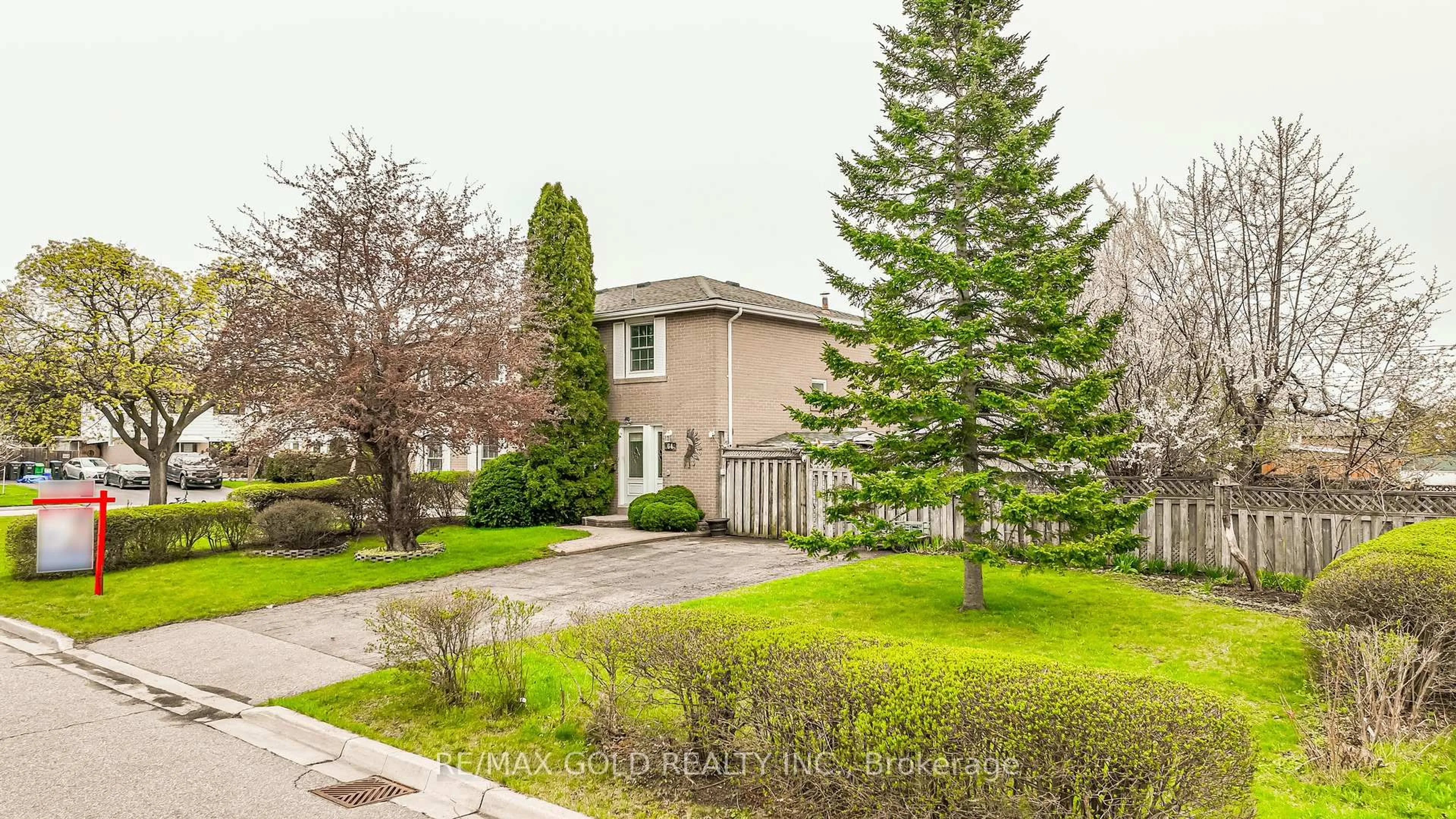 A pic from outside/outdoor area/front of a property/back of a property/a pic from drone, street for 64 Dalraith Cres, Brampton Ontario L6T 2X5
