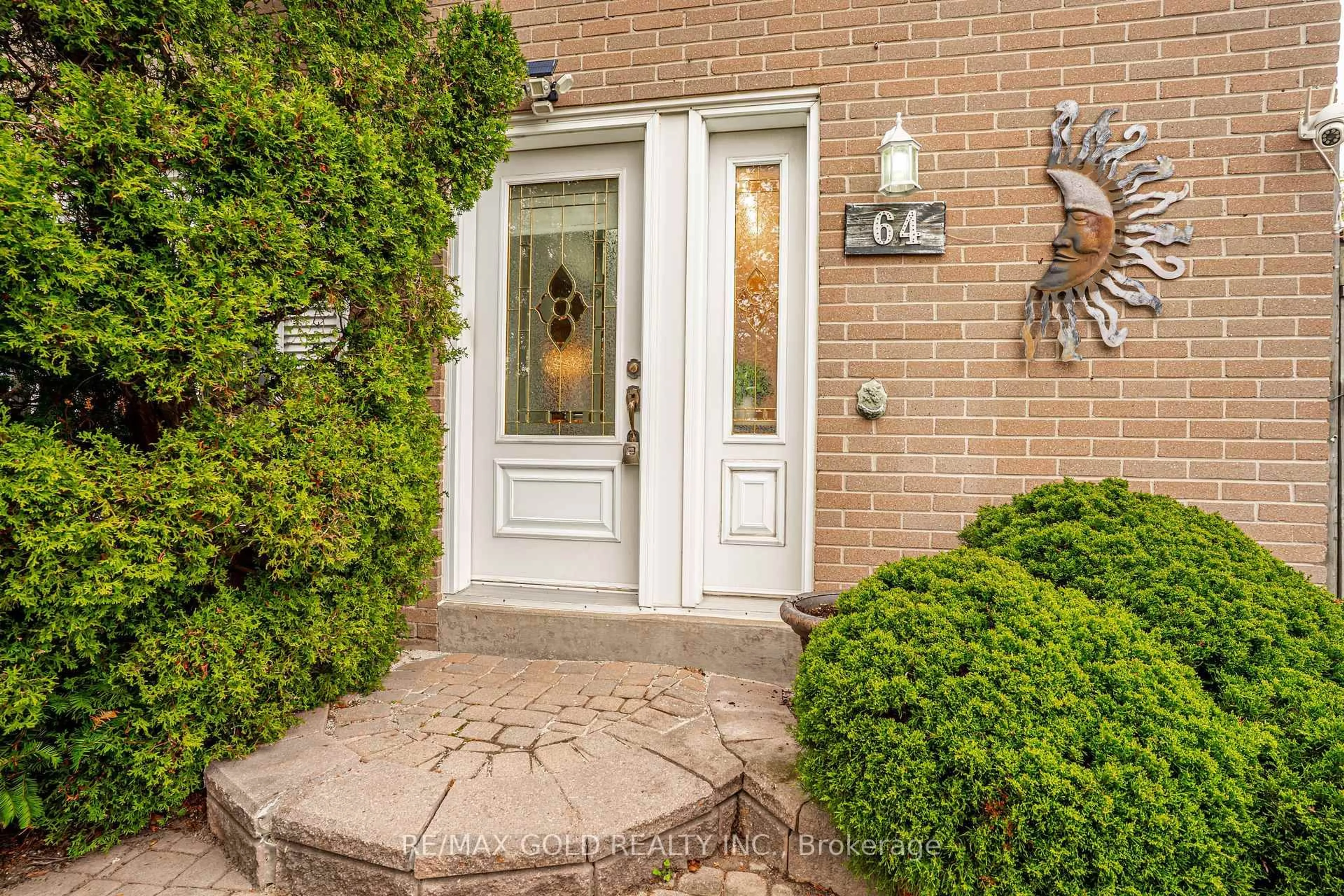 Indoor entryway for 64 Dalraith Cres, Brampton Ontario L6T 2X5