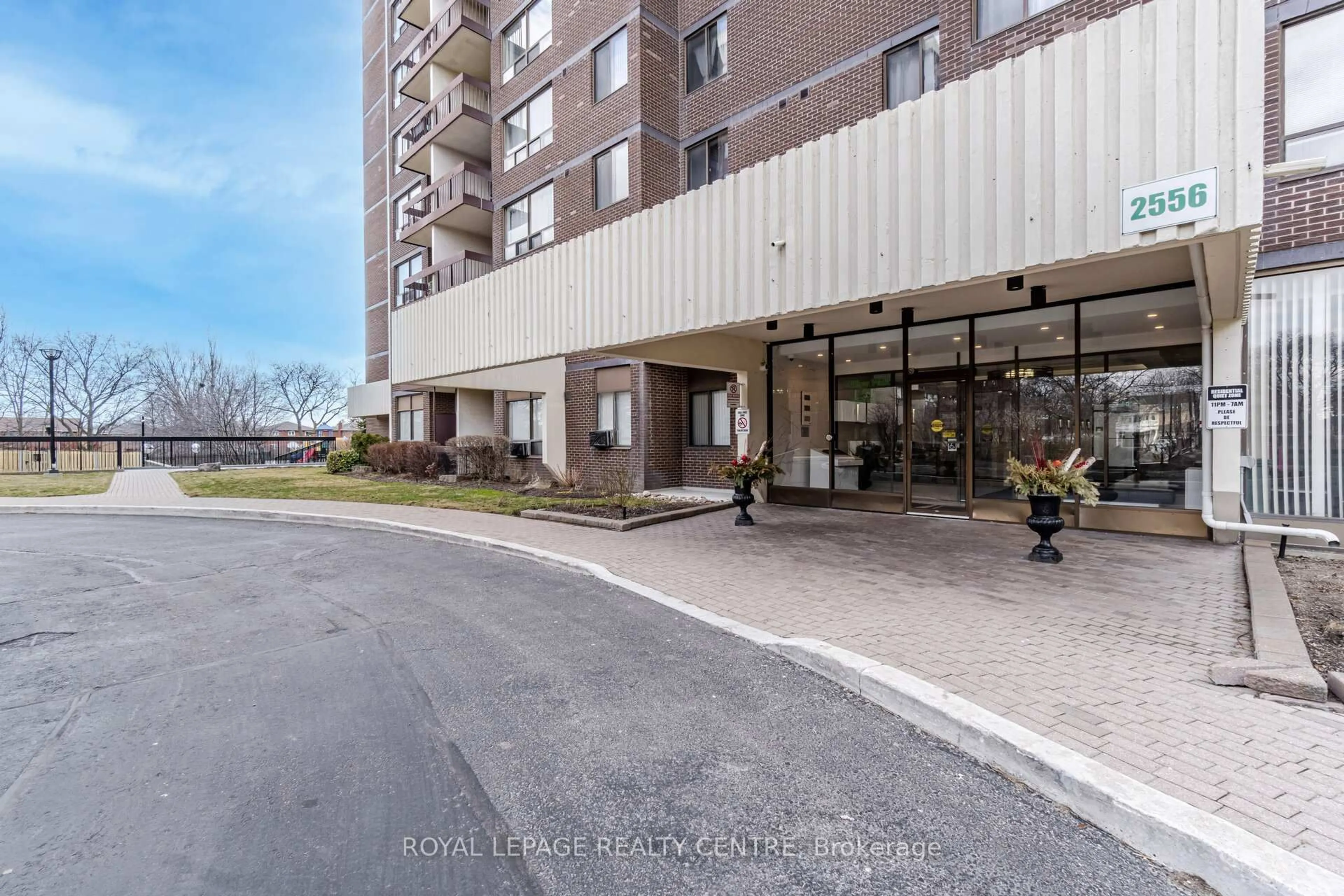 Indoor foyer for 2556 Argyle Rd #1201, Mississauga Ontario L5B 2H6