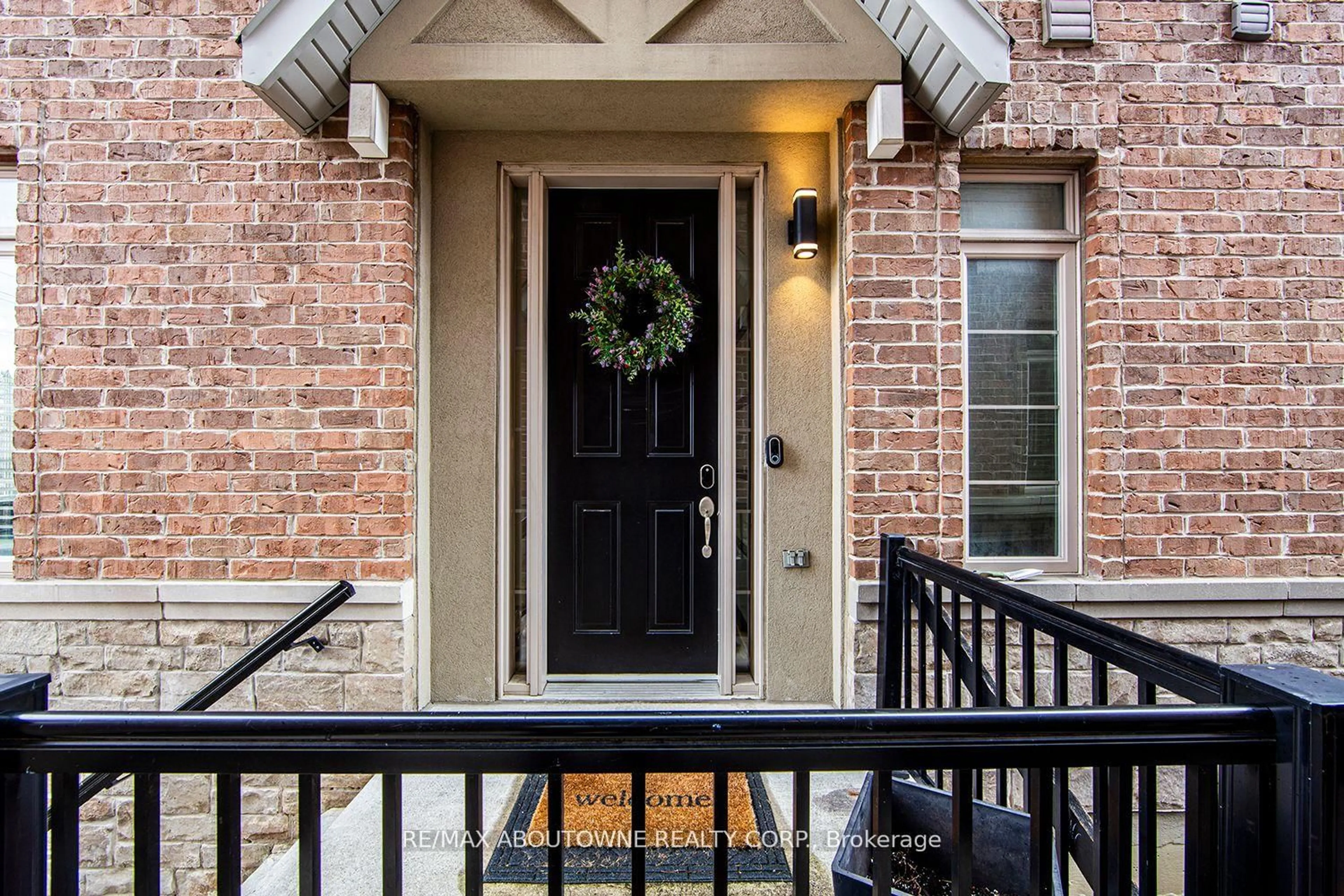 Indoor entryway for 321 Dalesford Rd, Toronto Ontario M8Y 1G8