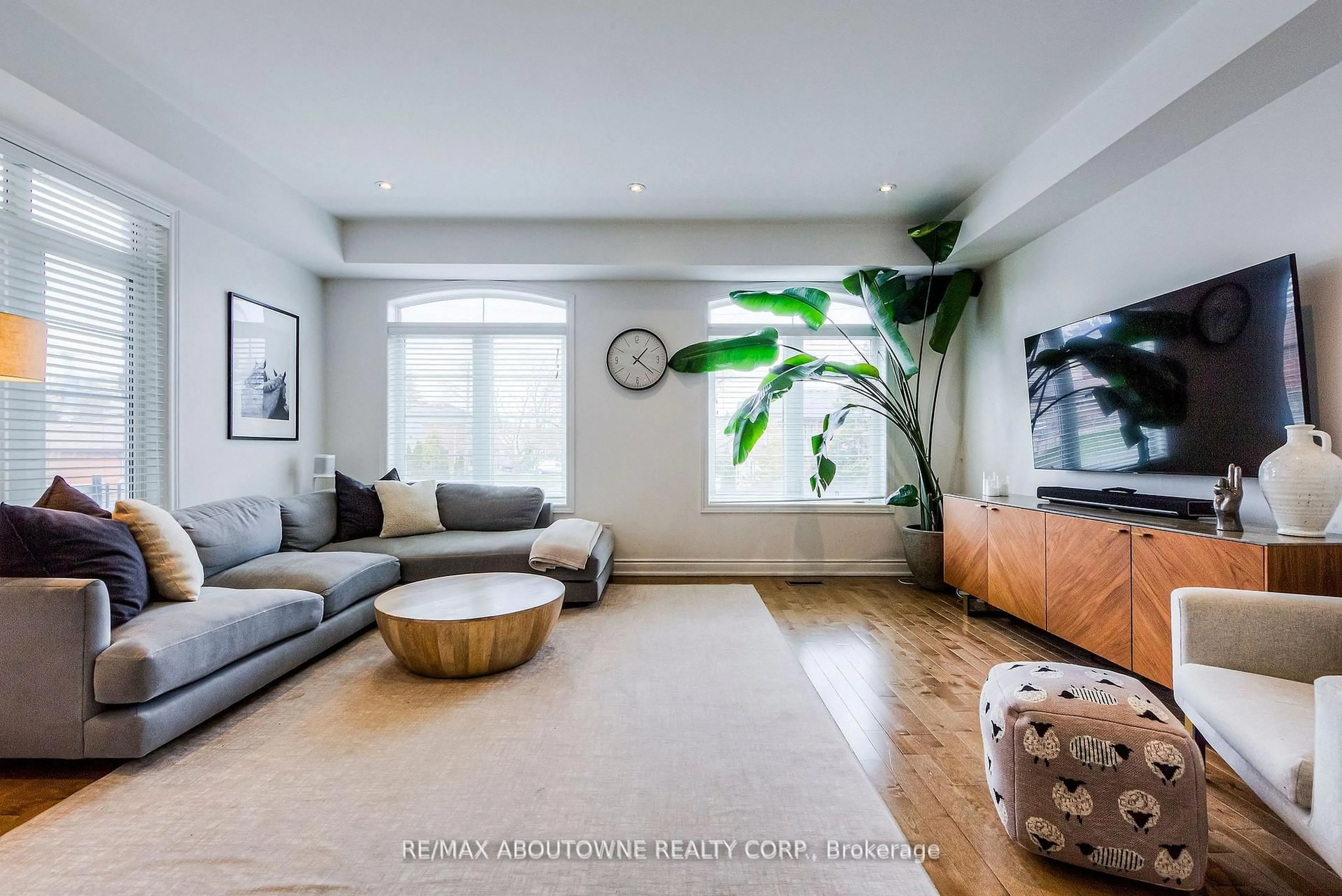 Living room with furniture, unknown for 321 Dalesford Rd, Toronto Ontario M8Y 1G8