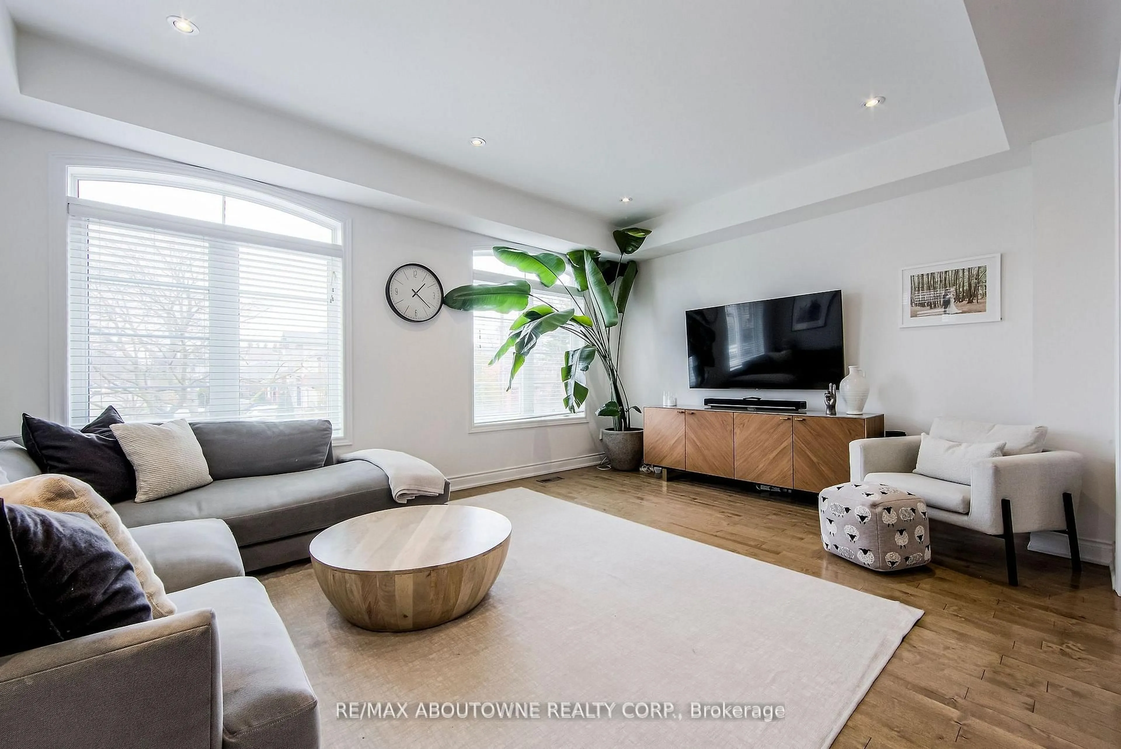 Living room with furniture, unknown for 321 Dalesford Rd, Toronto Ontario M8Y 1G8