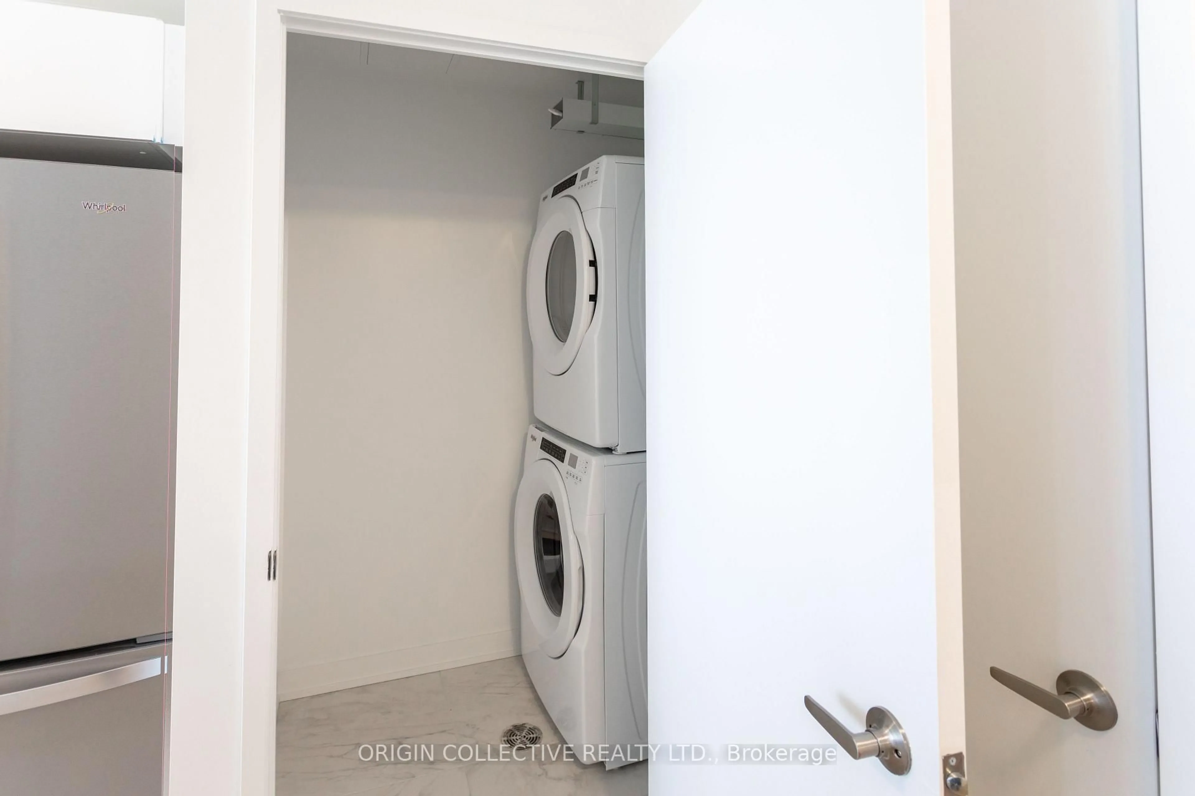 Laundry room for 1035 Southdown Rd #605, Mississauga Ontario L5J 0A2
