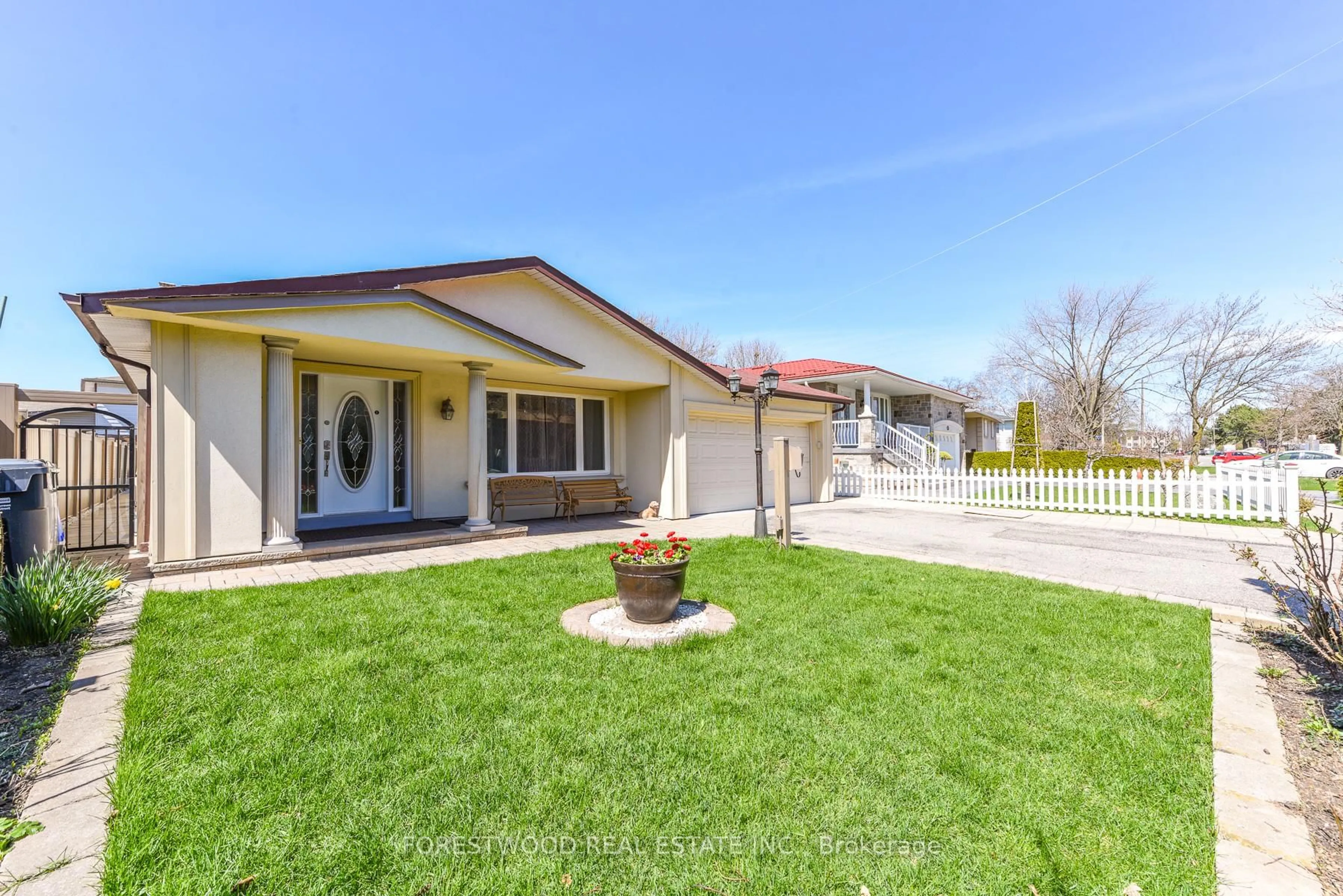 Unknown for 571 Silver Creek Blvd, Mississauga Ontario L5A 2B6