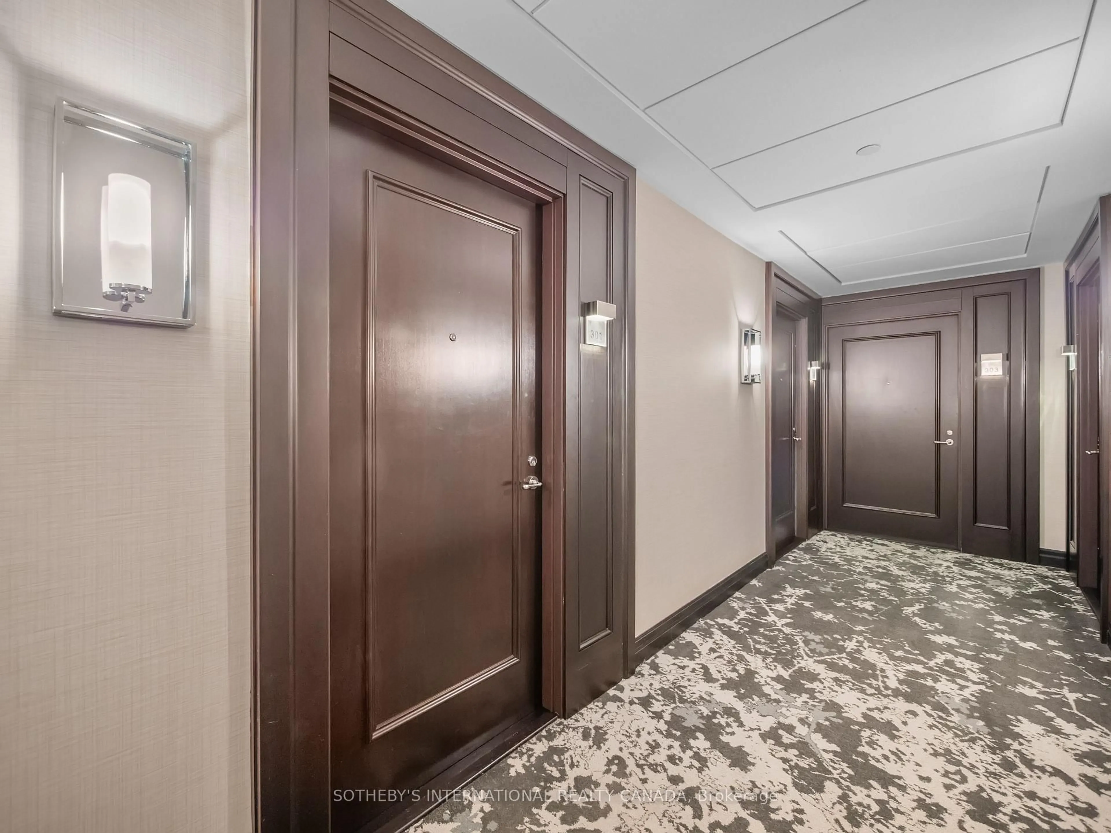 Indoor foyer for 30 Old Mill Rd #301, Toronto Ontario M8X 0A5