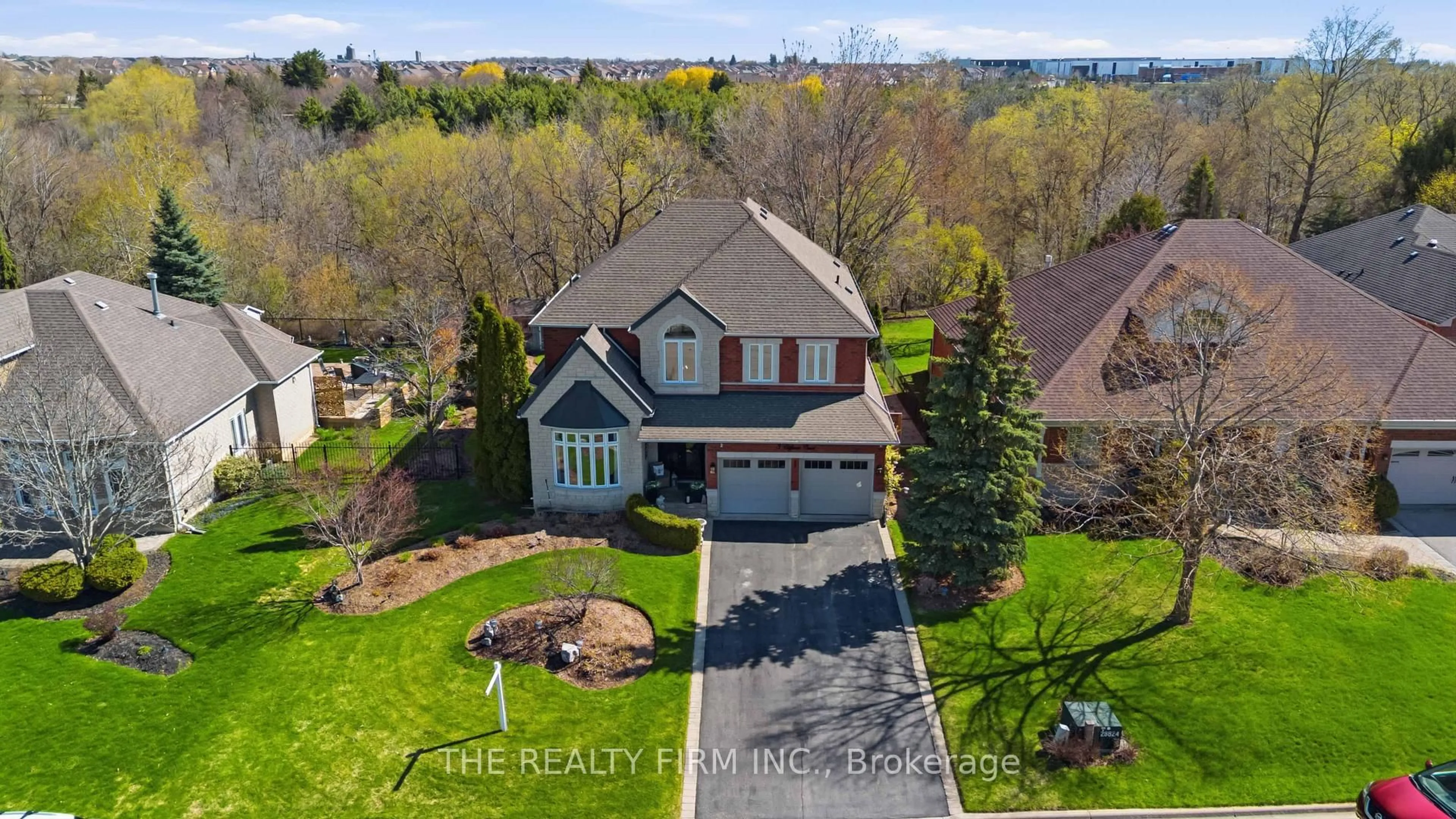 A pic from outside/outdoor area/front of a property/back of a property/a pic from drone, unknown for 3 Cliffcrest Crt, Caledon Ontario L7C 1C1