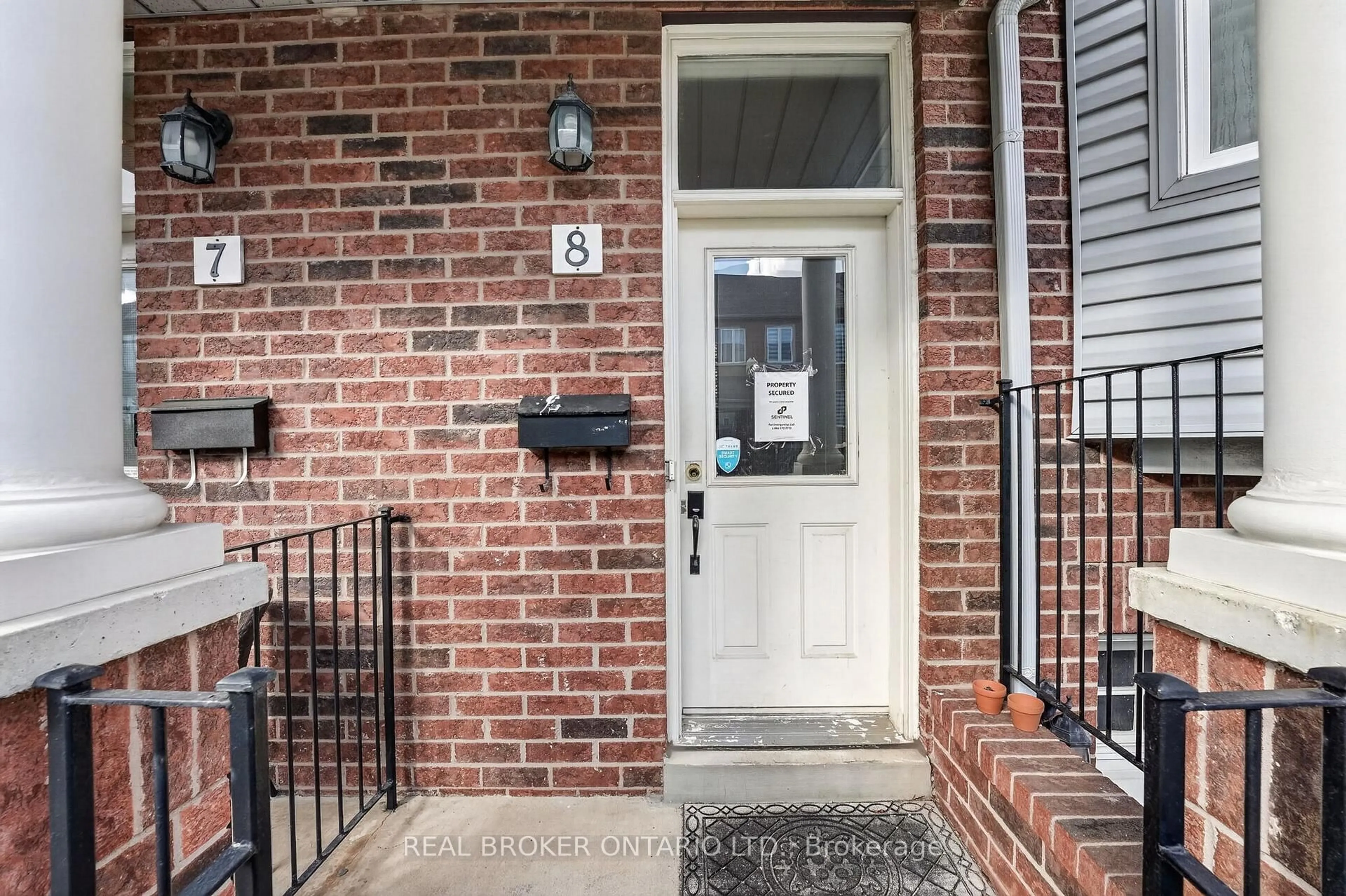 Indoor entryway for 5985 Creditview Rd #8, Mississauga Ontario L5V 2M9