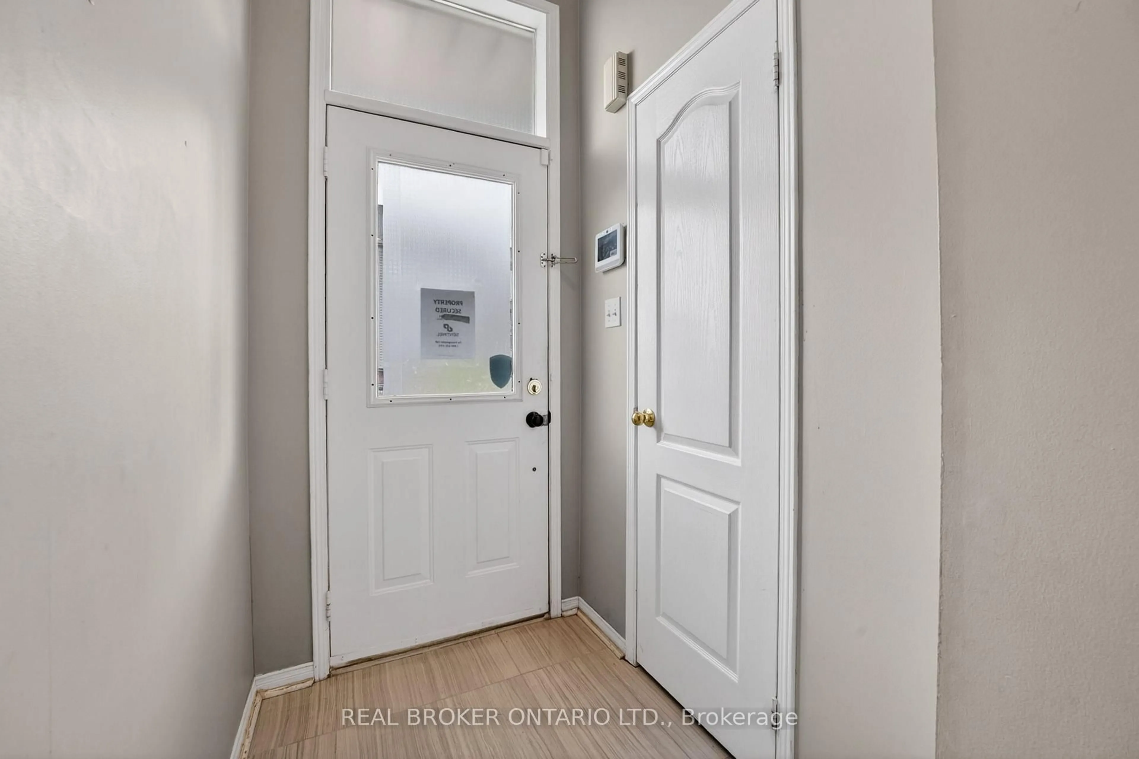 Indoor entryway for 5985 Creditview Rd #8, Mississauga Ontario L5V 2M9