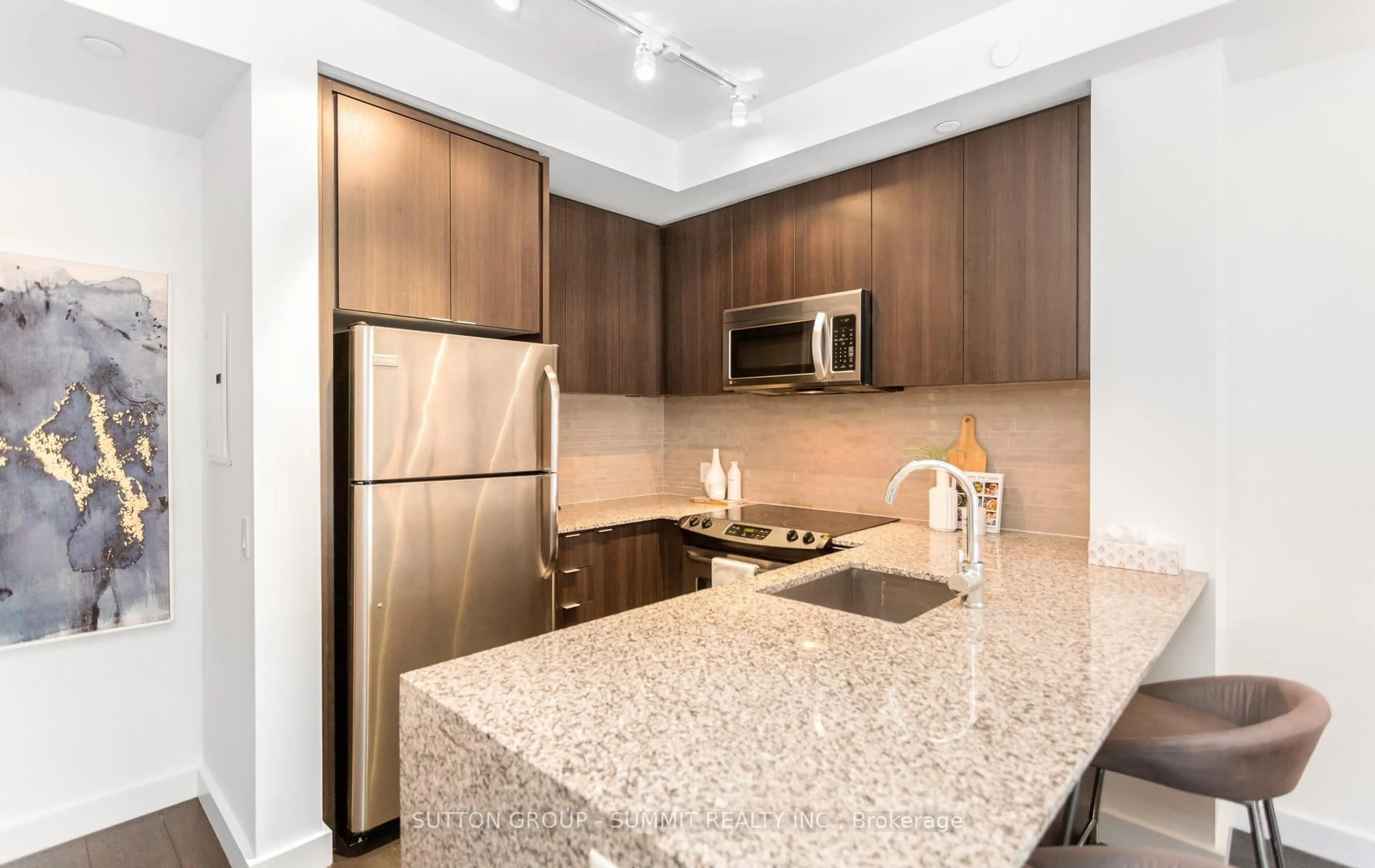 Standard kitchen, unknown for 5005 Harvard Rd #206, Mississauga Ontario L5M 0W5