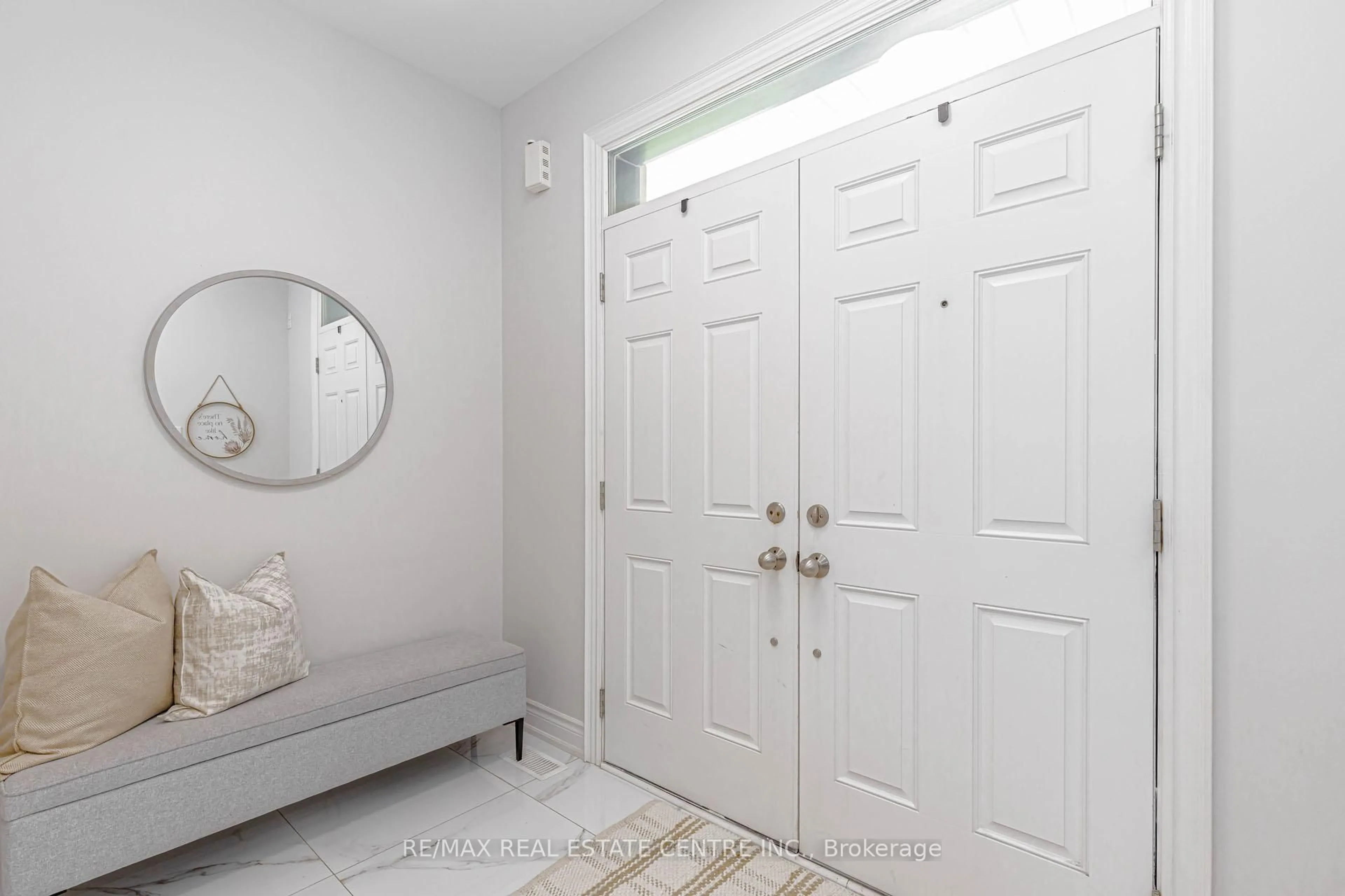 Indoor entryway for 1311 Britton Cres, Milton Ontario L9E 1J5