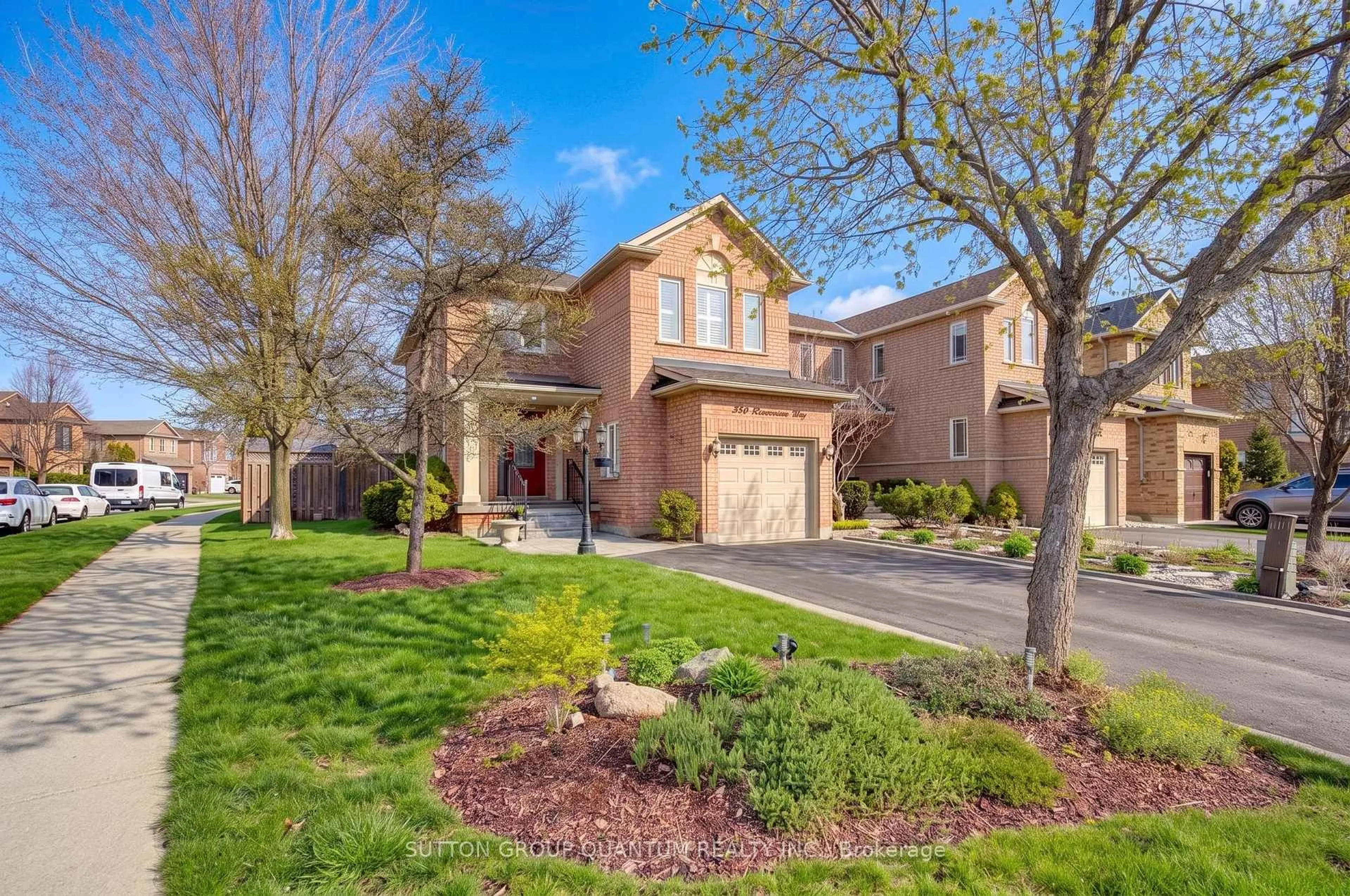 Home with brick exterior material, street for 350 Ravineview Way, Oakville Ontario L6H 6S5