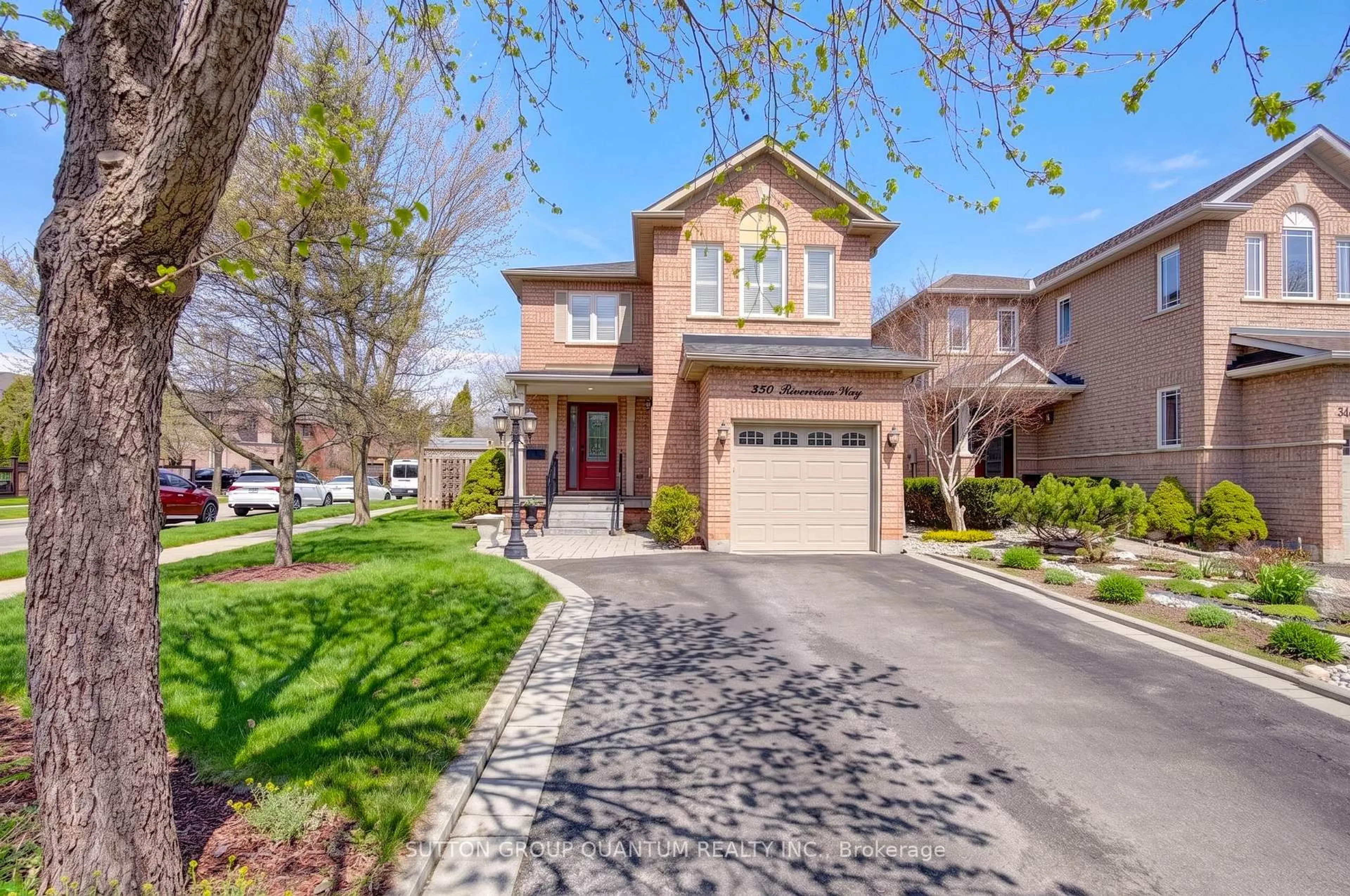 Home with brick exterior material, street for 350 Ravineview Way, Oakville Ontario L6H 6S5