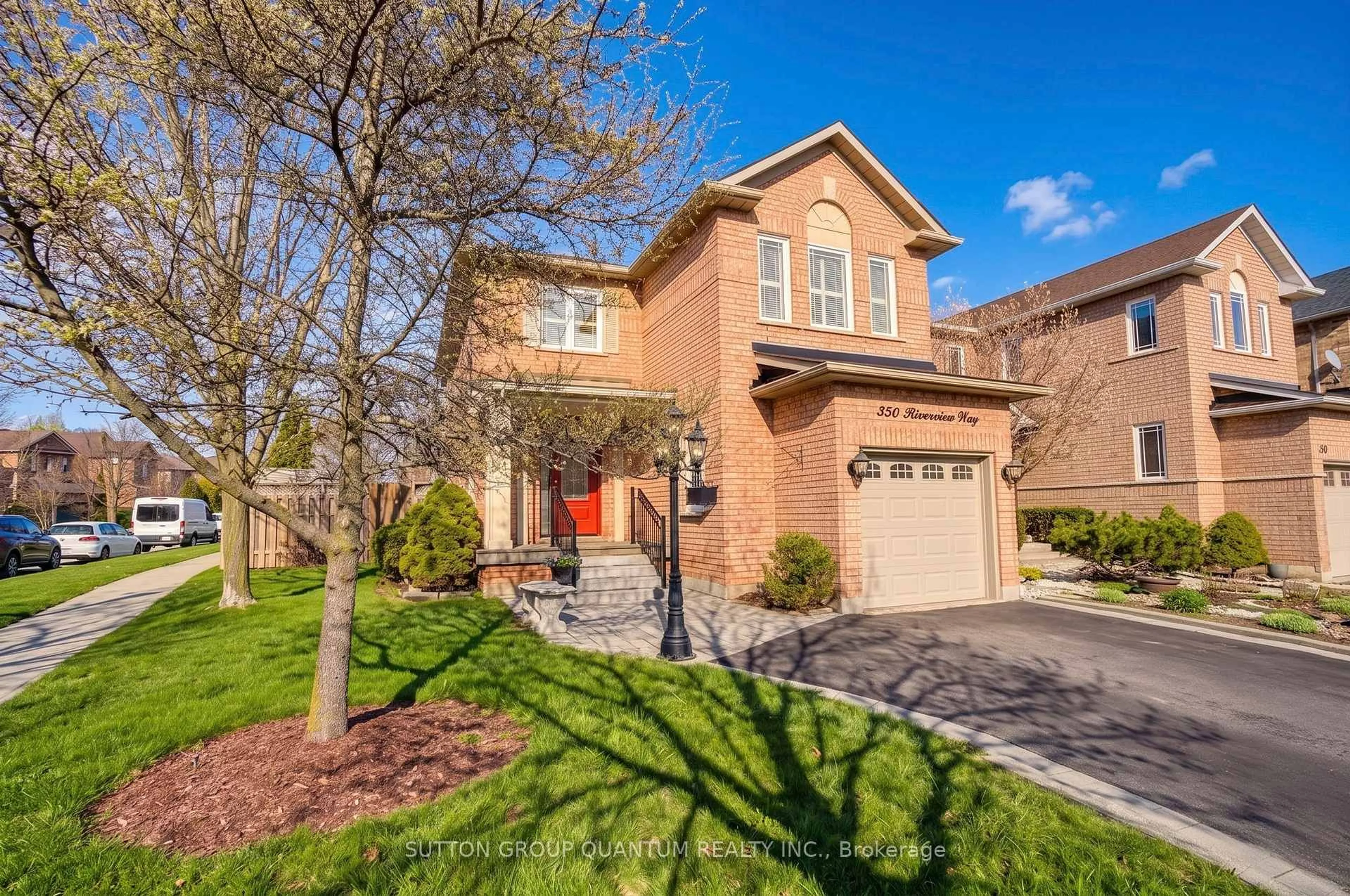 Home with brick exterior material, street for 350 Ravineview Way, Oakville Ontario L6H 6S5