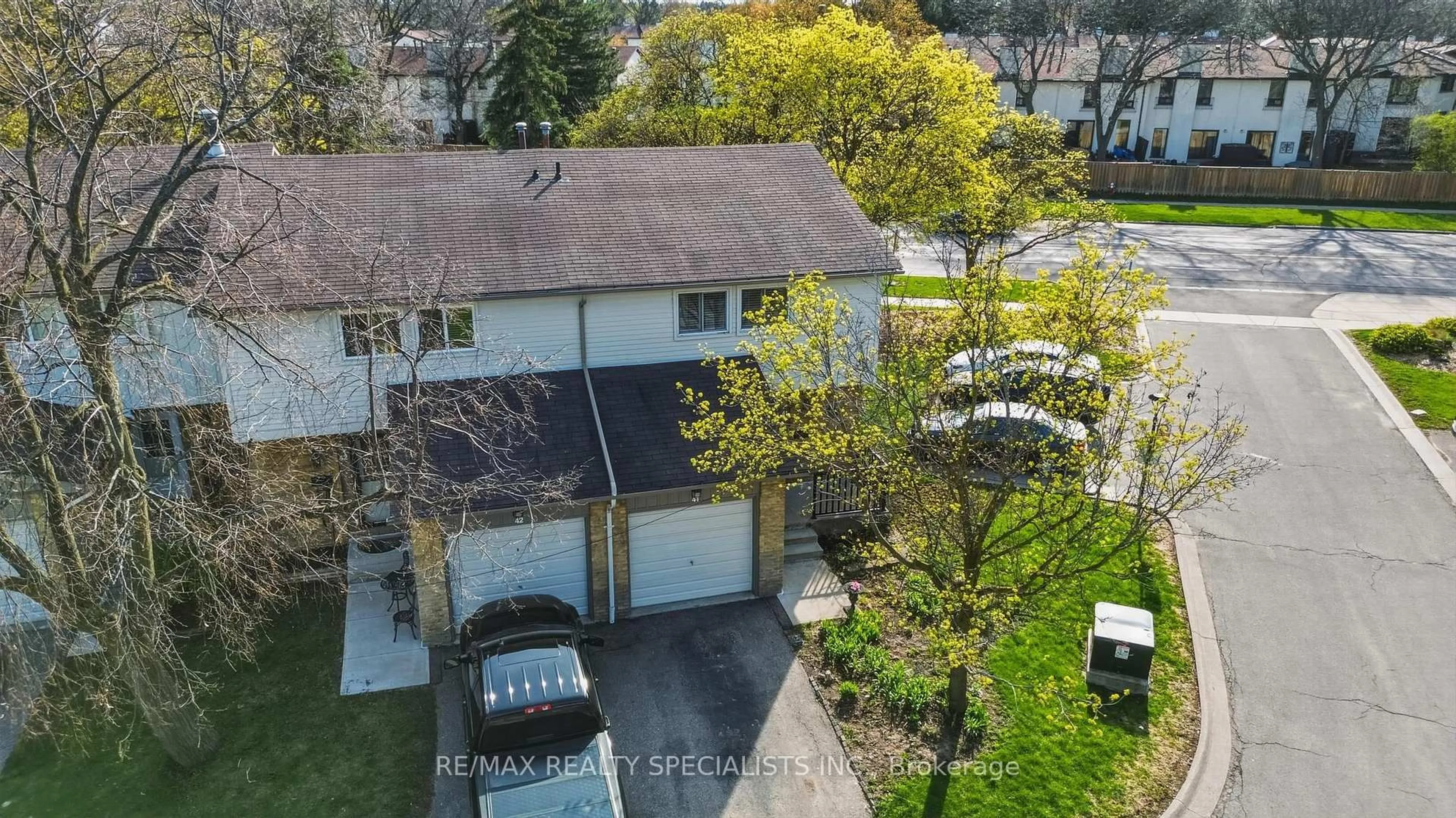 A pic from outside/outdoor area/front of a property/back of a property/a pic from drone, street for 6779 Glen Erin Dr #41, Mississauga Ontario L5N 2C1