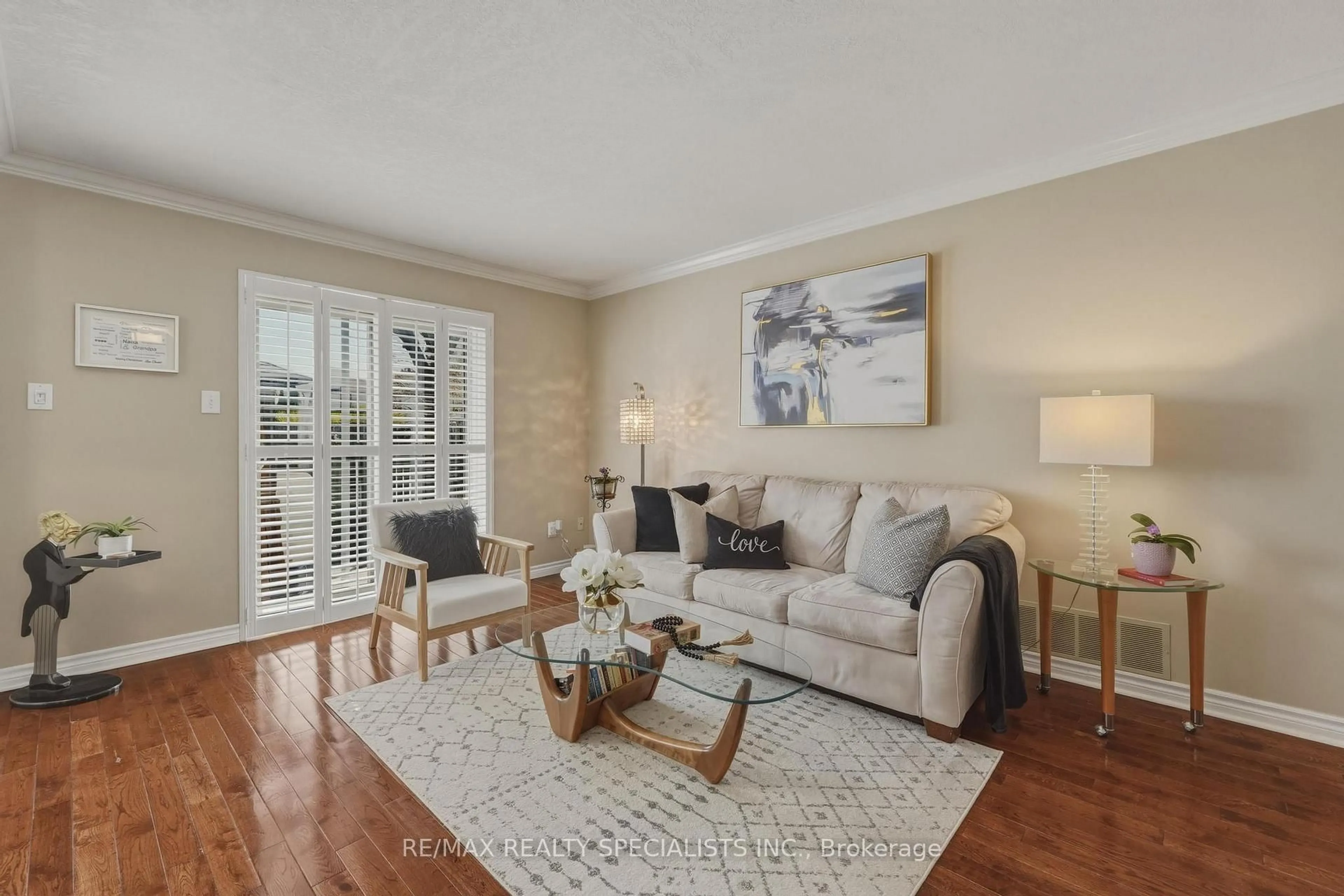 Living room with furniture, unknown for 6779 Glen Erin Dr #41, Mississauga Ontario L5N 2C1