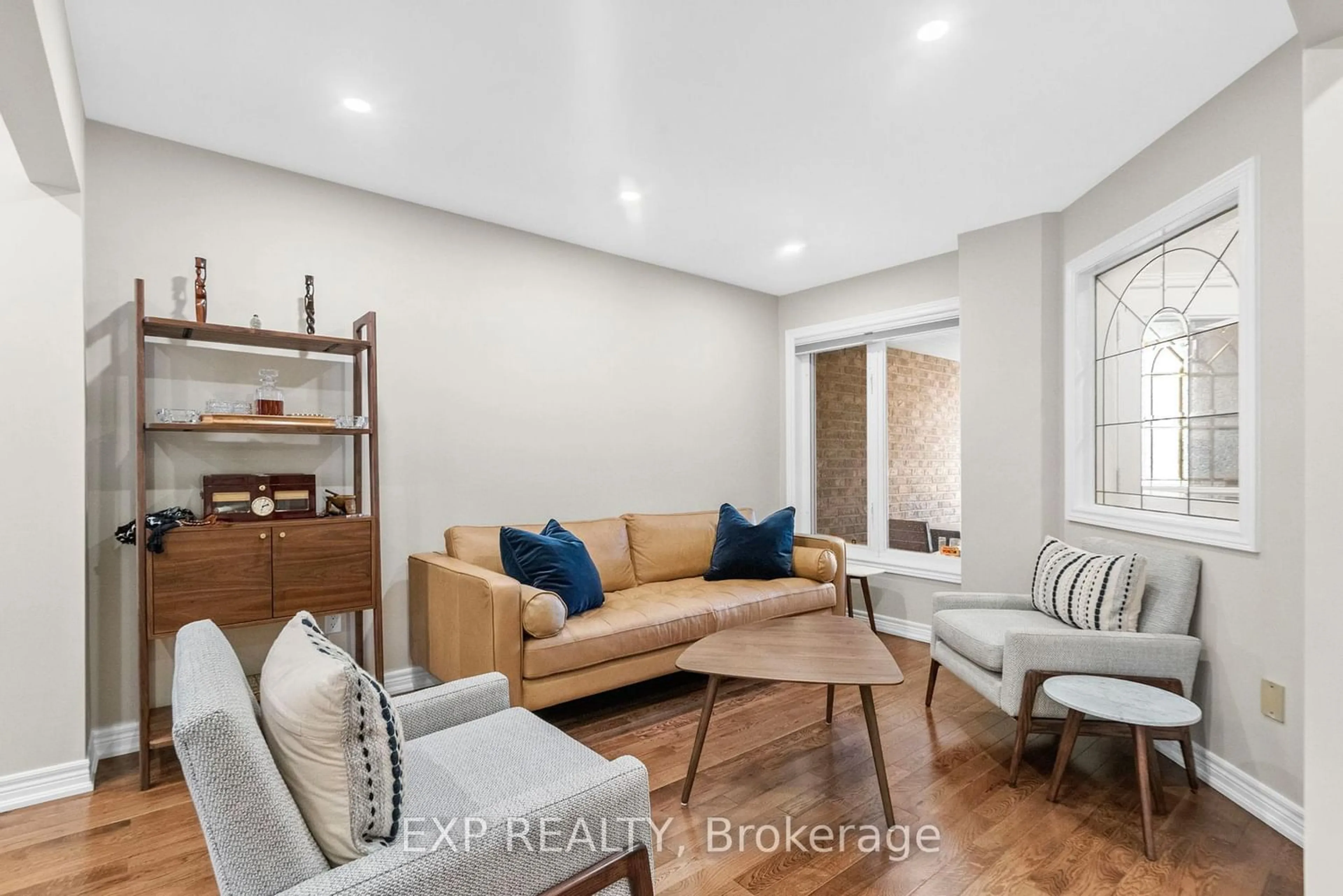Living room with furniture, unknown for 2555 Thomas St #70, Mississauga Ontario L5M 5P6