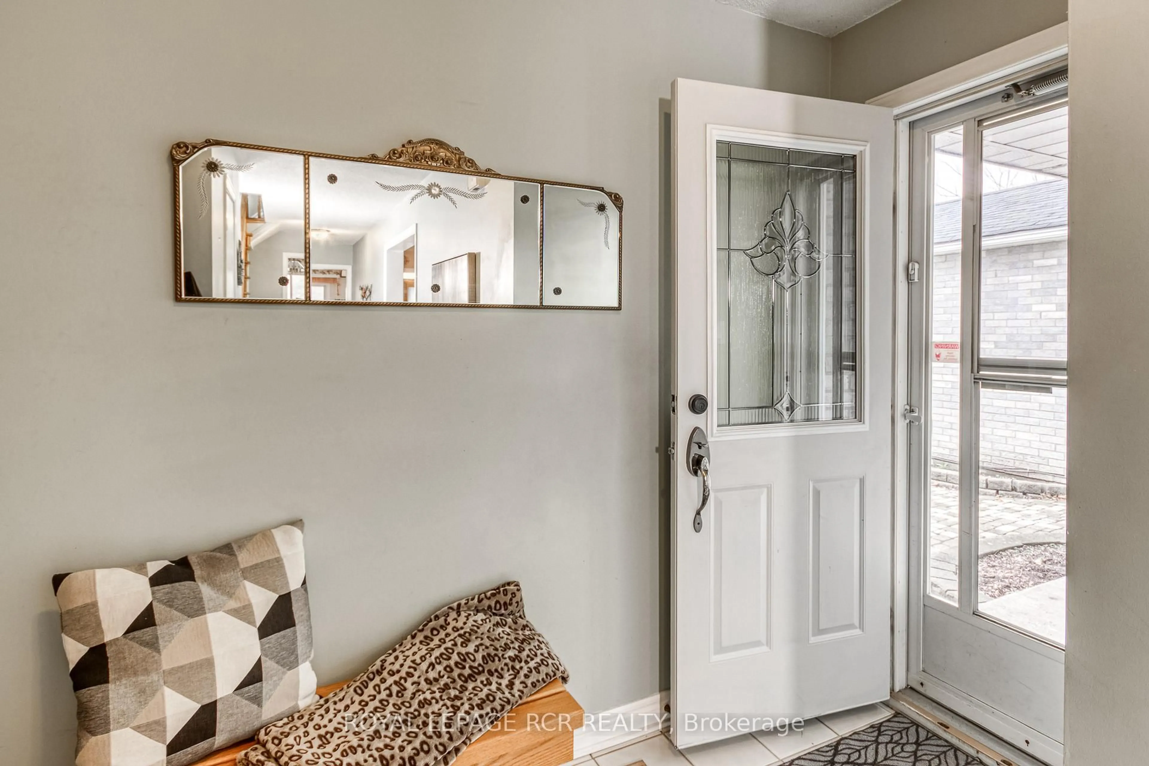 Indoor entryway for 38 Ebby Ave, Brampton Ontario L6Z 3T6