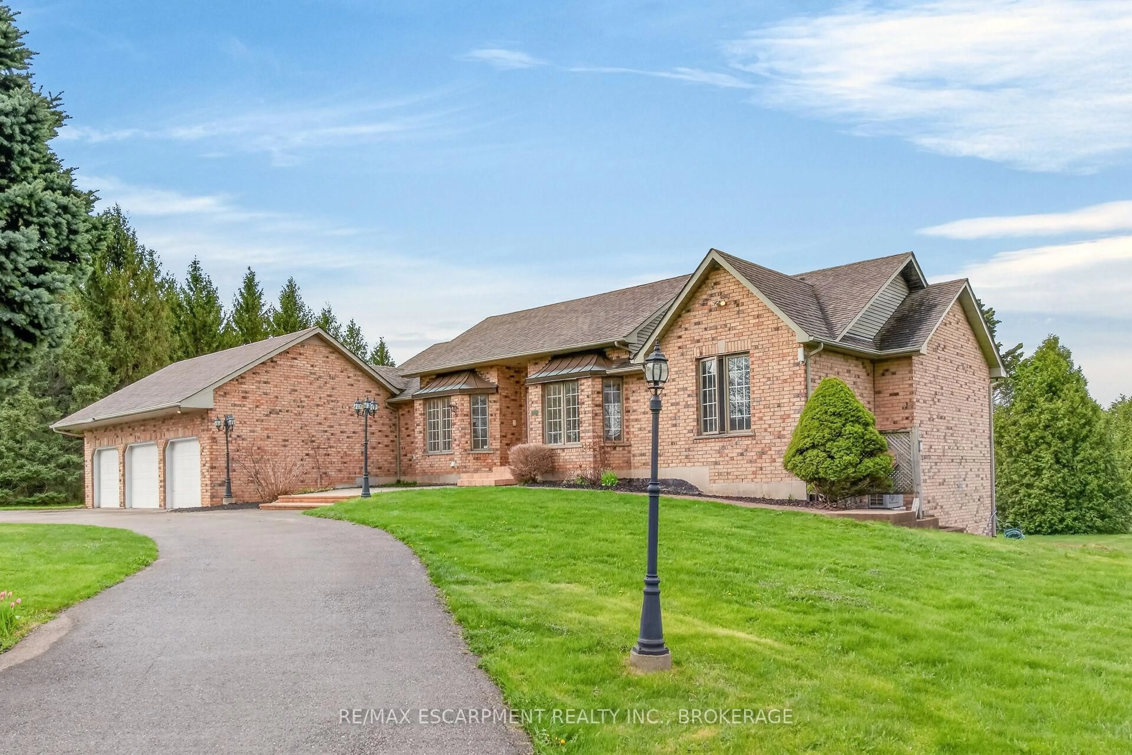 Home with brick exterior material, unknown for 5114 MOUNT NEMO Cres, Burlington Ontario L7M 0T6