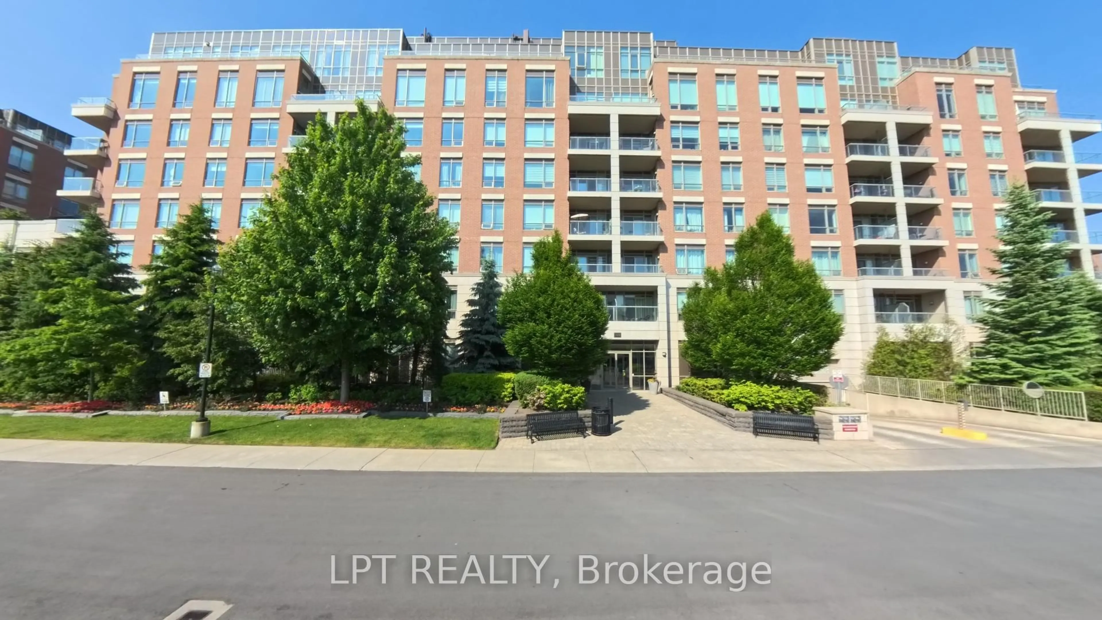 Blurry image for 2470 Prince Michael Dr #703, Oakville Ontario L6H 0G9