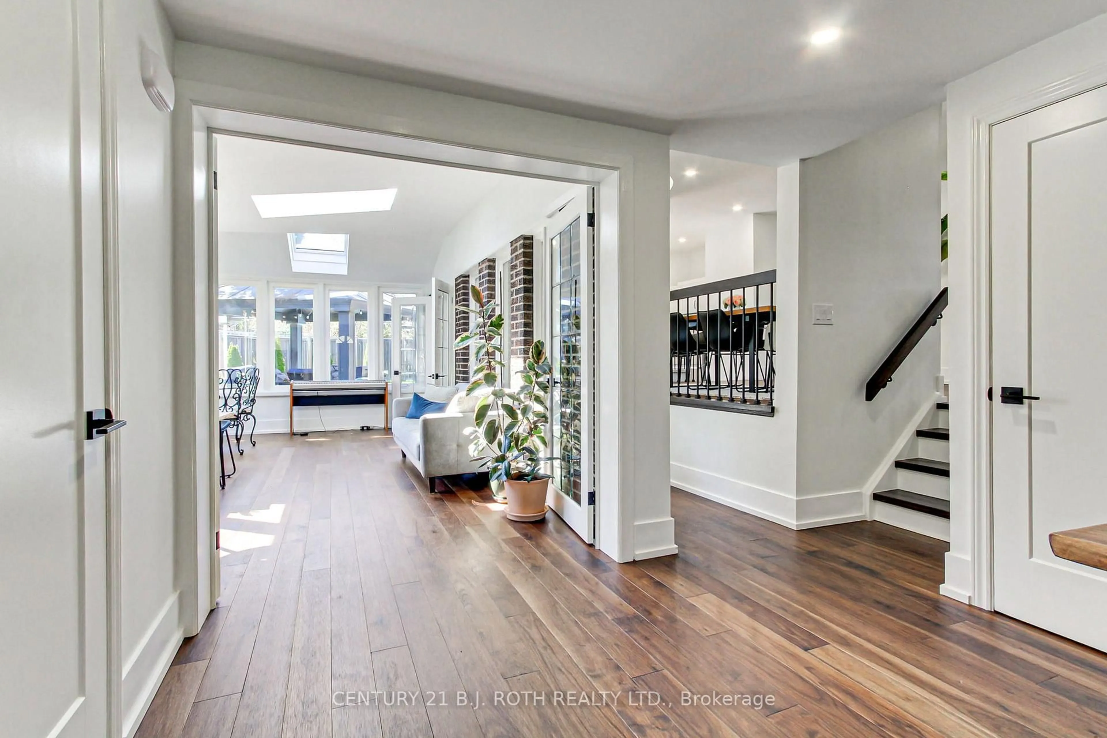 Indoor entryway for 2931 Saint Malo Circ, Mississauga Ontario L5N 1S8