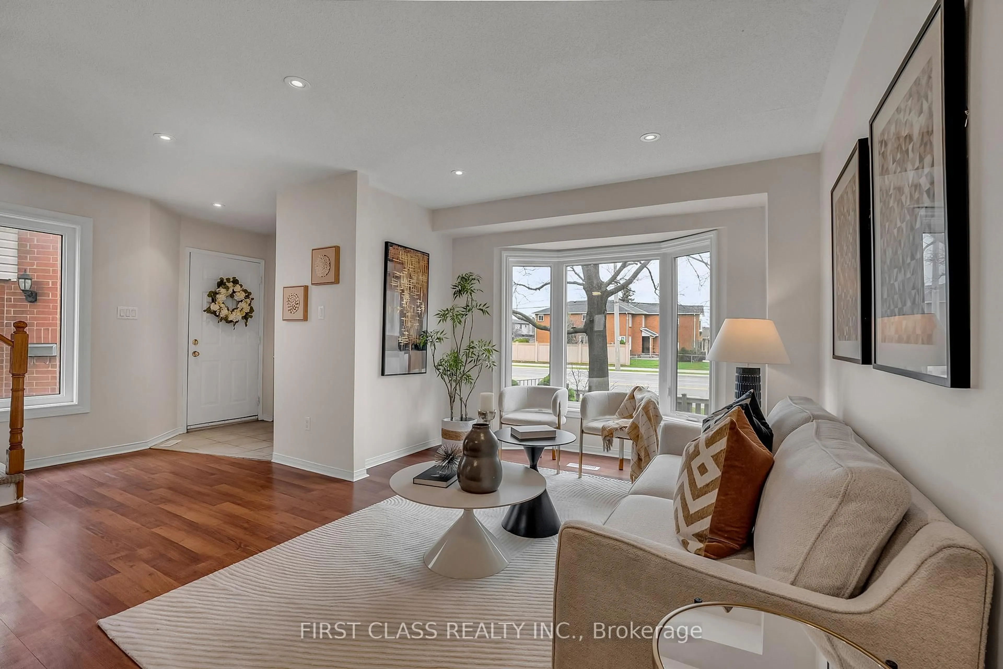 Living room with furniture, unknown for 1485 Torrington Dr #21, Mississauga Ontario L5V 1Y3