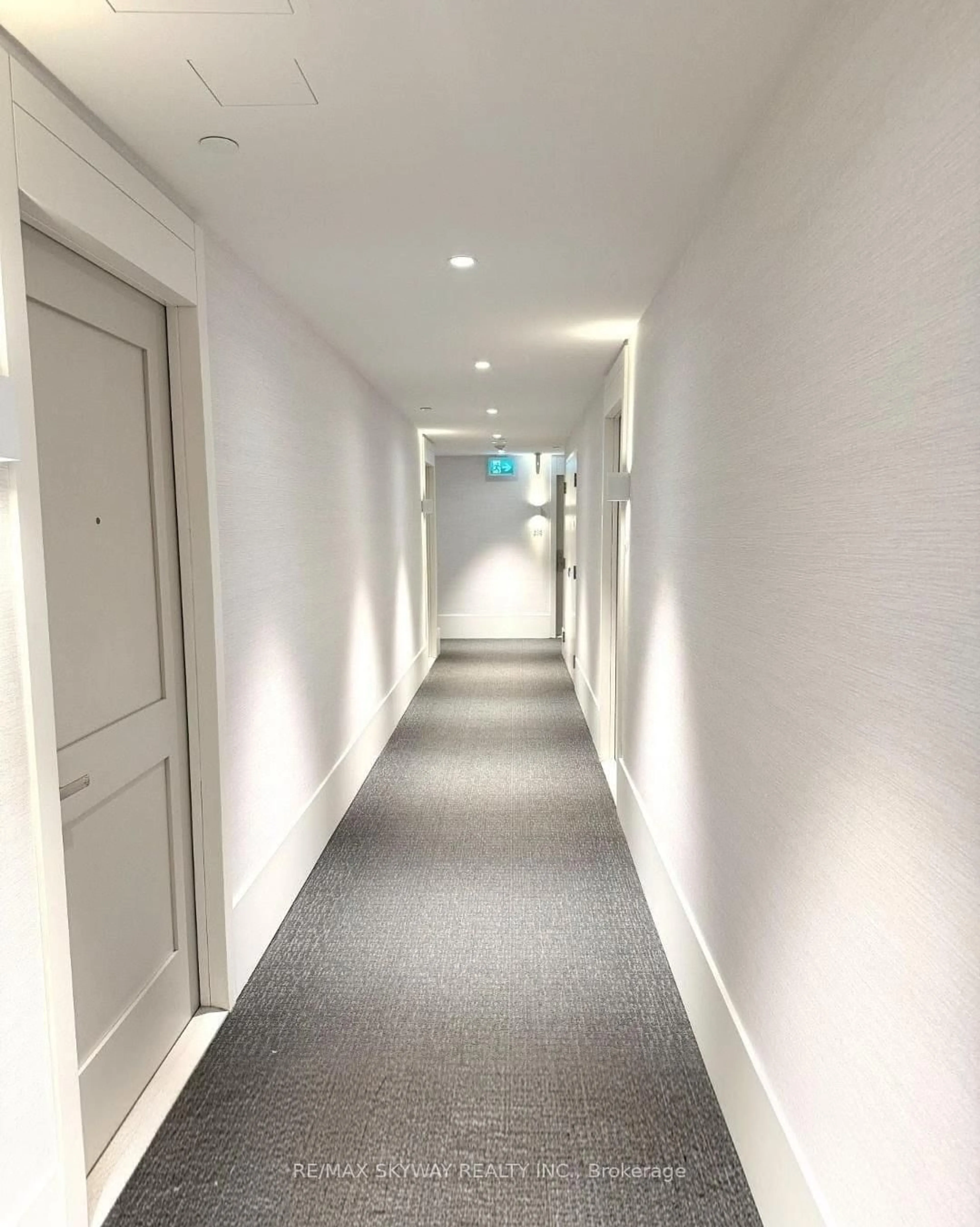 Indoor foyer for 26 Gibbs Rd #341, Toronto Ontario M9B 0E3