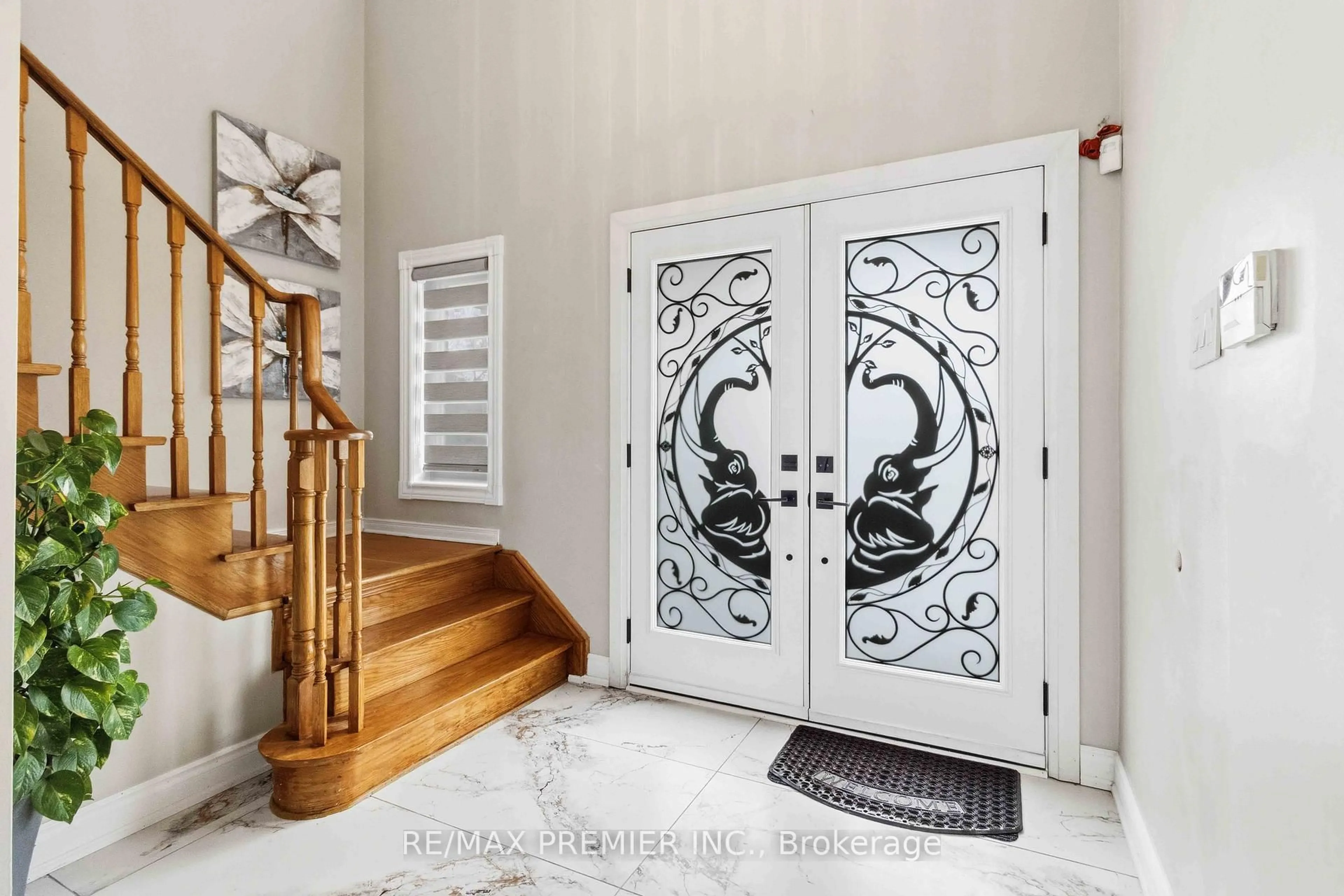 Indoor entryway for 18 Salonica Rd, Brampton Ontario L7A 3K9