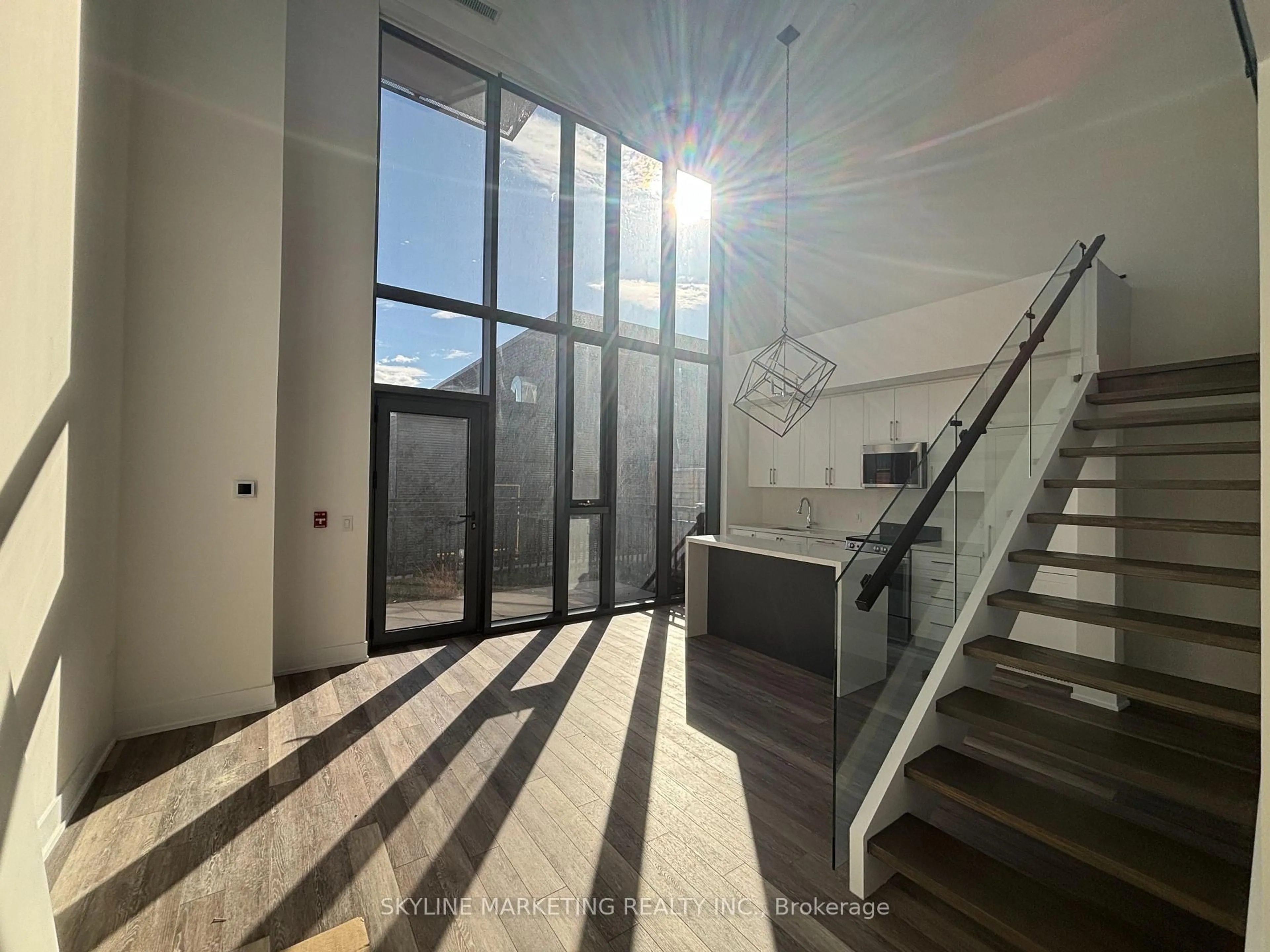 Indoor foyer for 2450 Old Bronte Rd #103, Oakville Ontario L6M 5P6