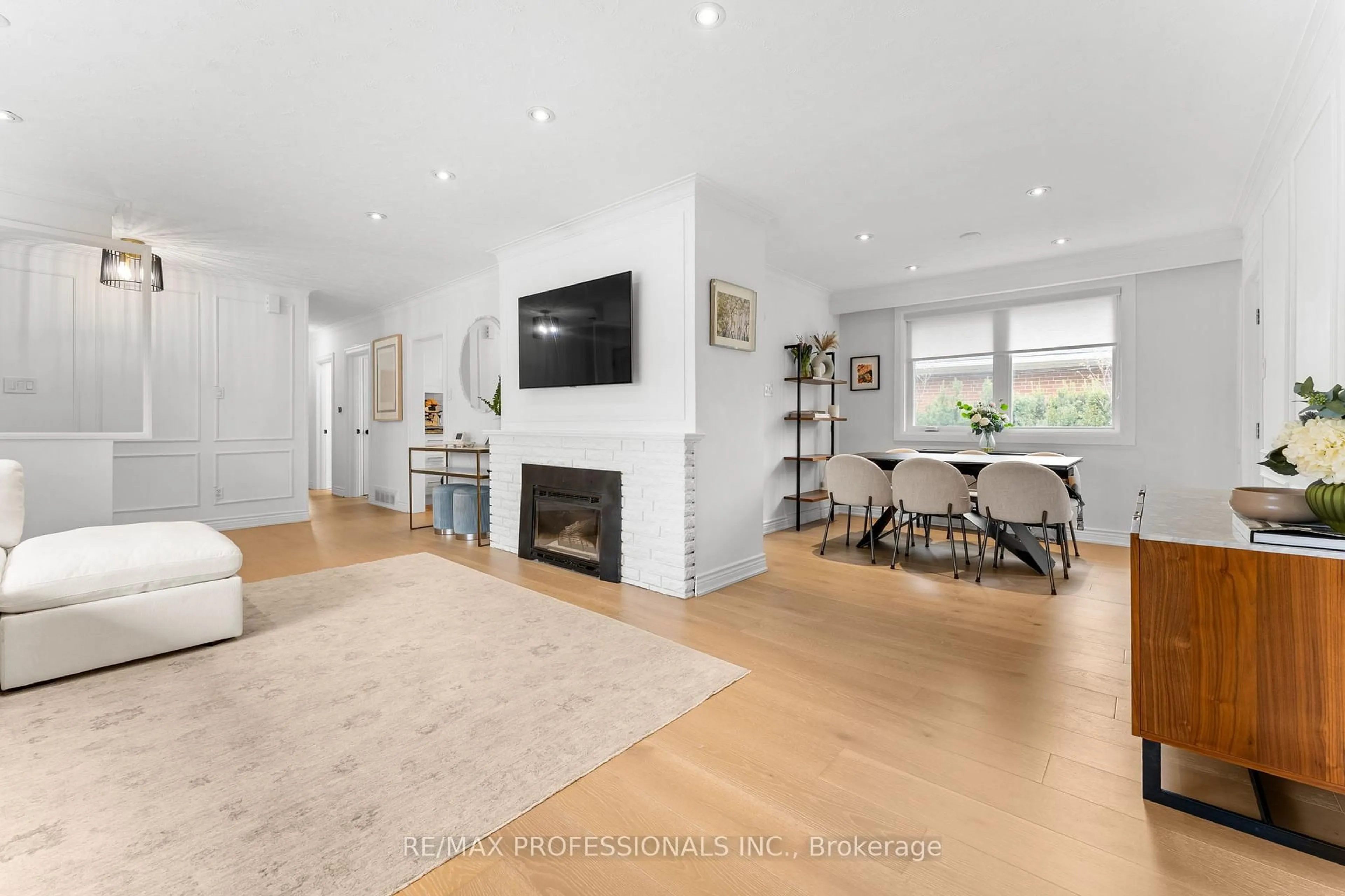 Living room with furniture, wood/laminate floor for 2 Tewsley Pl, Toronto Ontario M9P 1N7