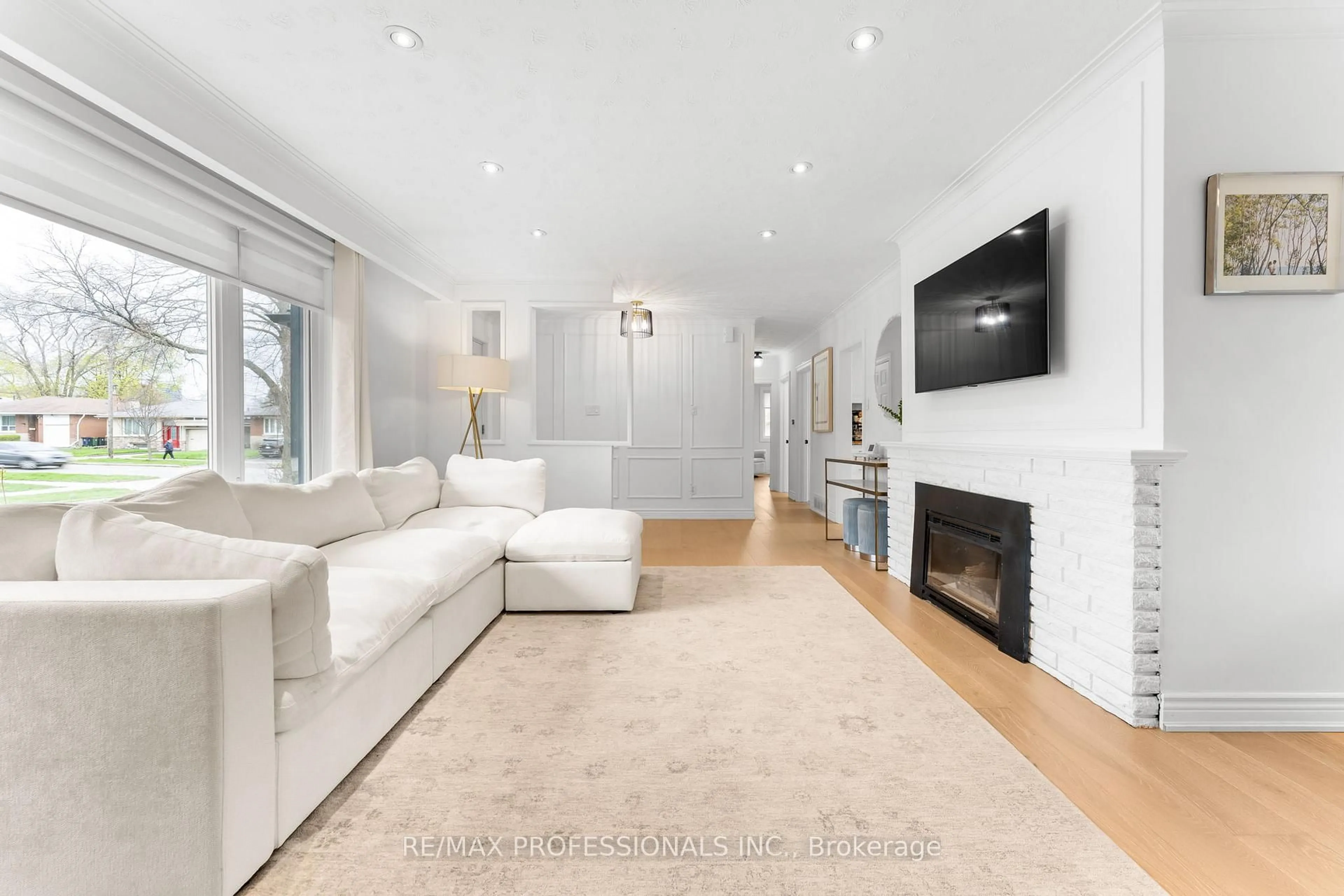 Living room with furniture, unknown for 2 Tewsley Pl, Toronto Ontario M9P 1N7