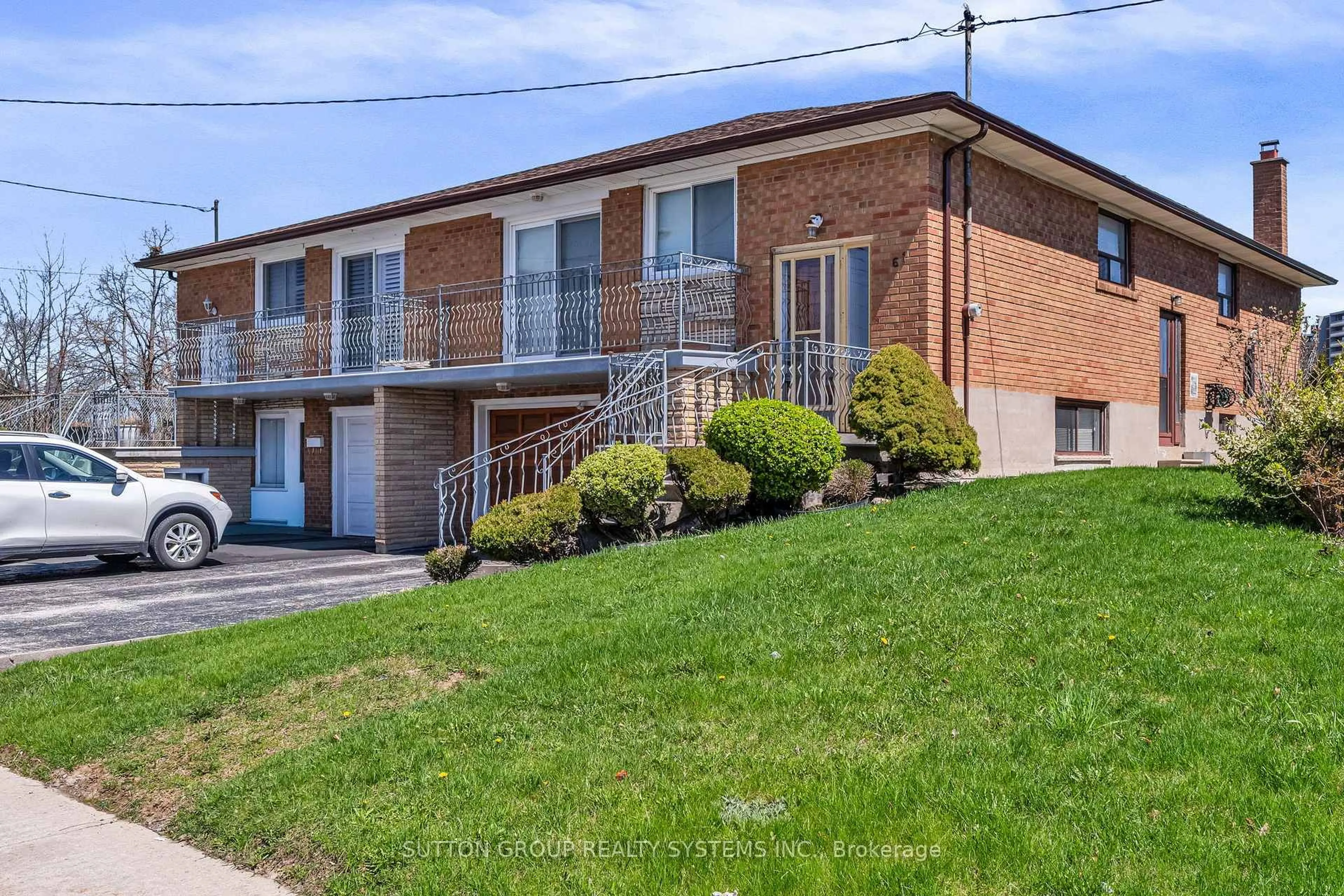 Home with brick exterior material, street for 61 Bamford Cres, Toronto Ontario M3N 1T8