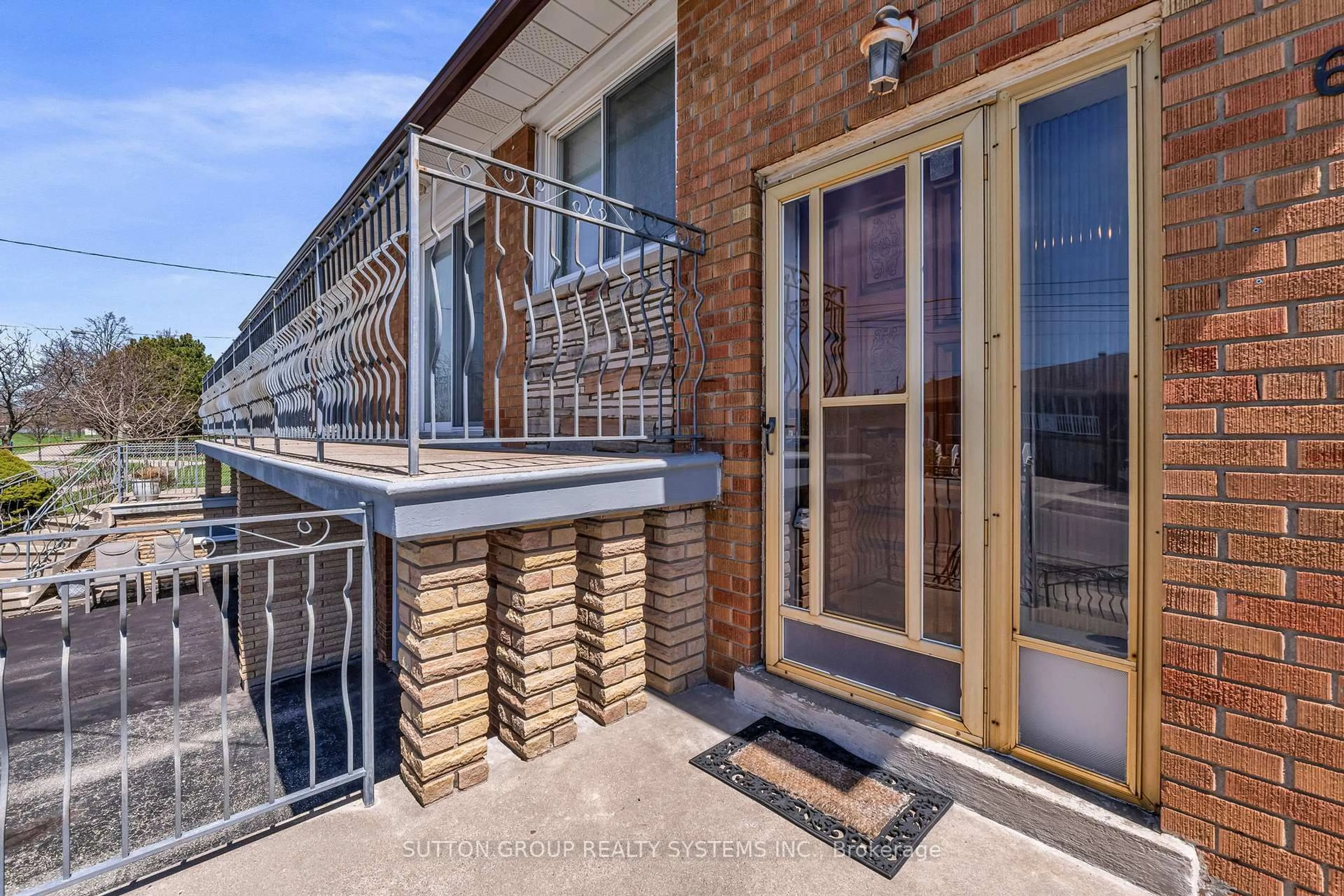 Unknown for 61 Bamford Cres, Toronto Ontario M3N 1T8