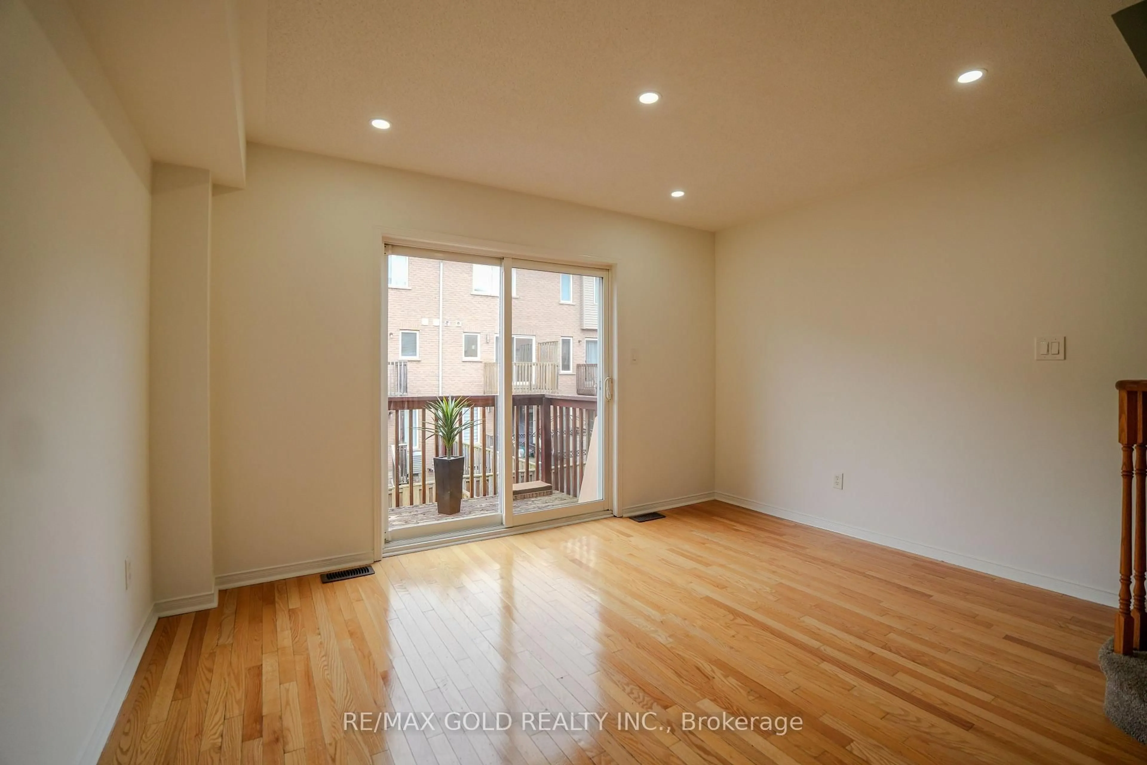 A pic of a room for 7059 Fairmeadow Cres, Mississauga Ontario L5N 8R6