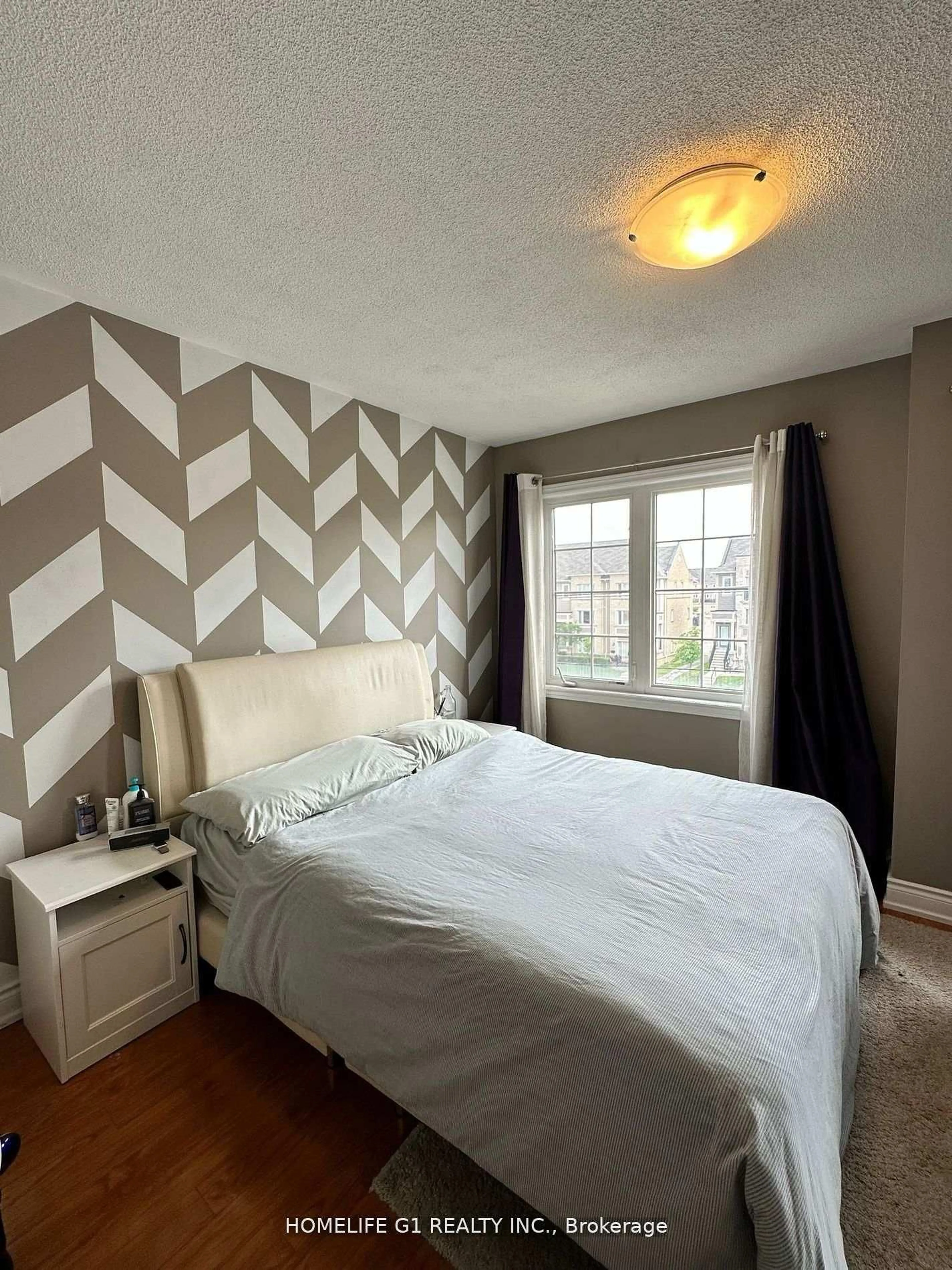 Bedroom with bed, unknown for 20 SHIRAZ Dr, Brampton Ontario L6R 0C3