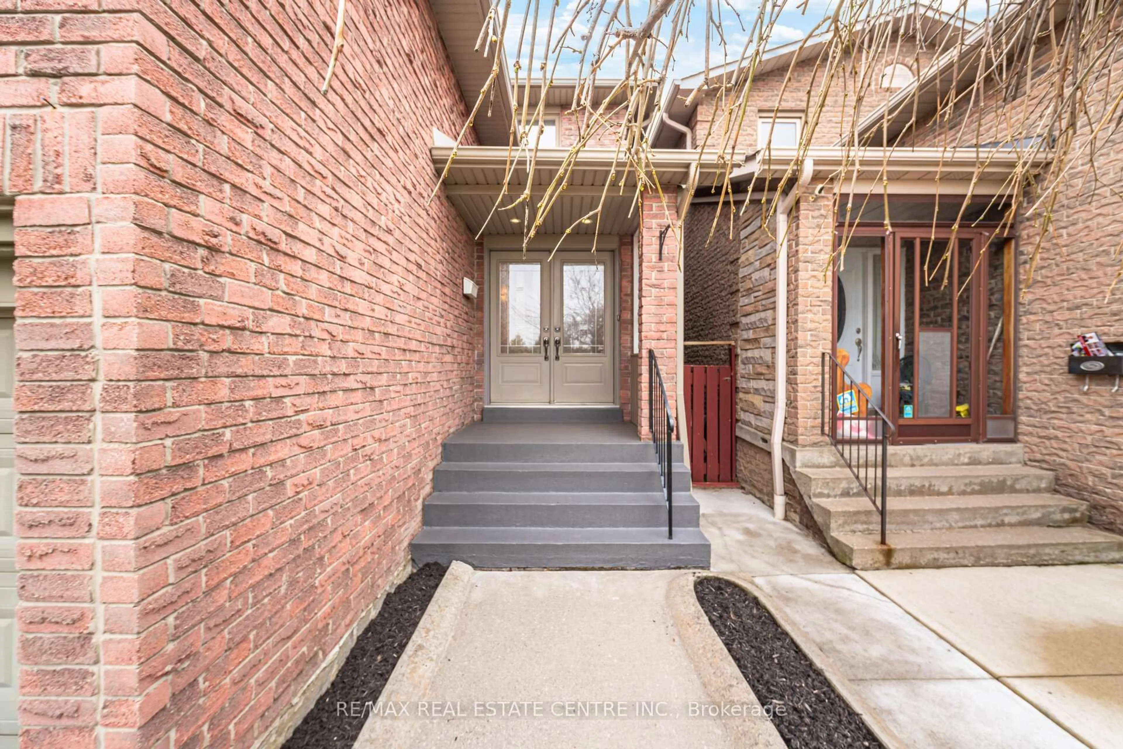 Unknown for 1596 Lewes Way, Mississauga Ontario L4W 3L2