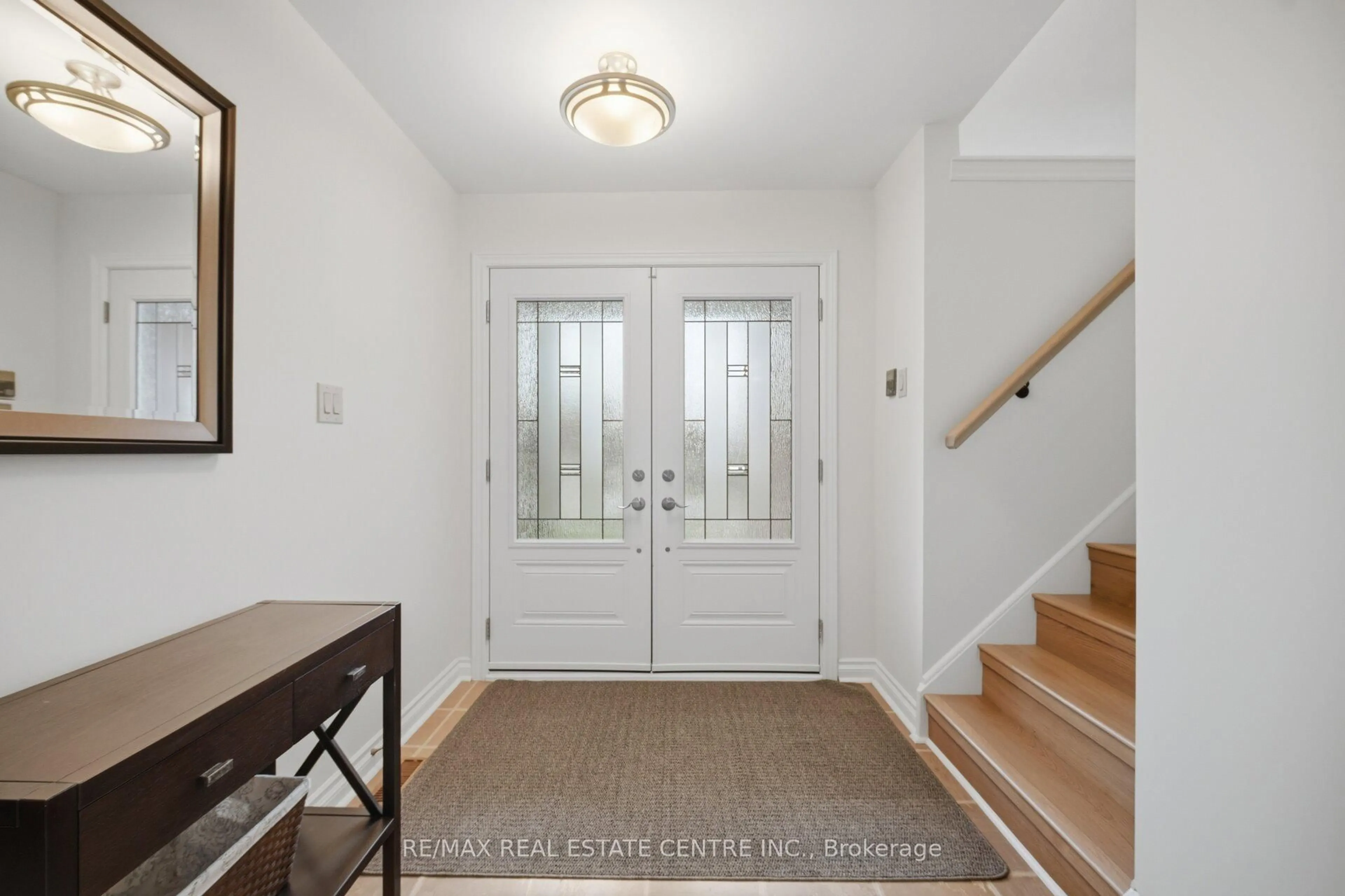 Indoor entryway for 1596 Lewes Way, Mississauga Ontario L4W 3L2