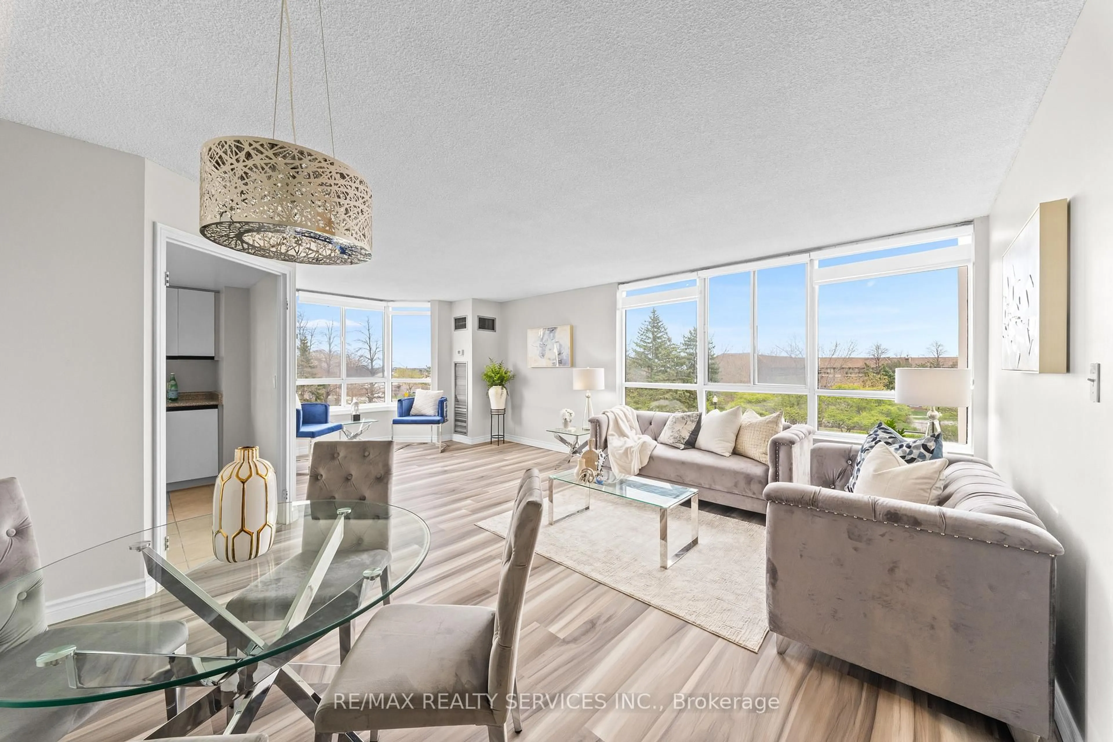 Living room with furniture, unknown for 1001 Cedarglen Gate #307, Mississauga Ontario L5C 4R2