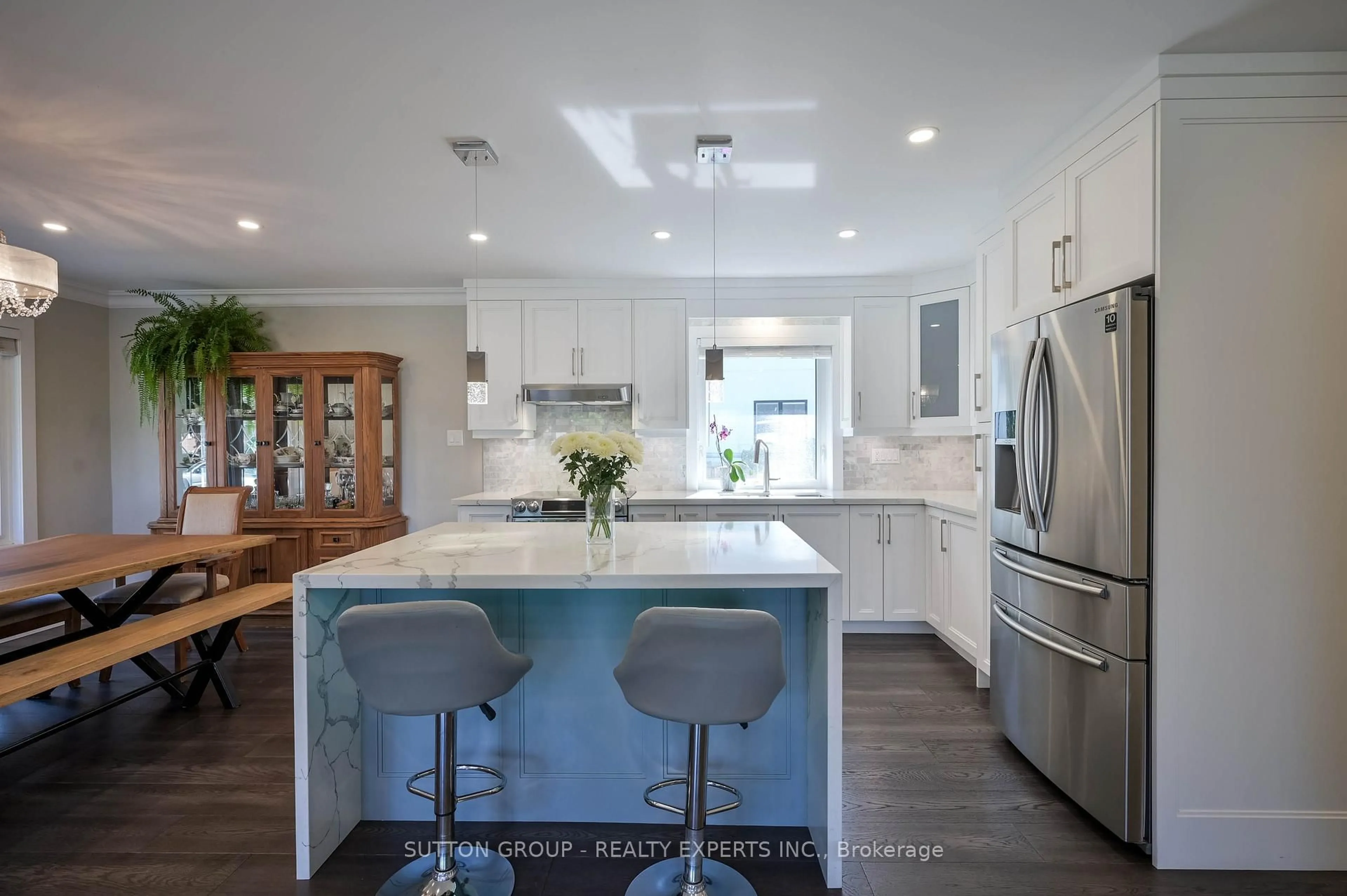 Open concept kitchen, ceramic/tile floor for 390 Wendall Pl, Oakville Ontario L6K 2M1