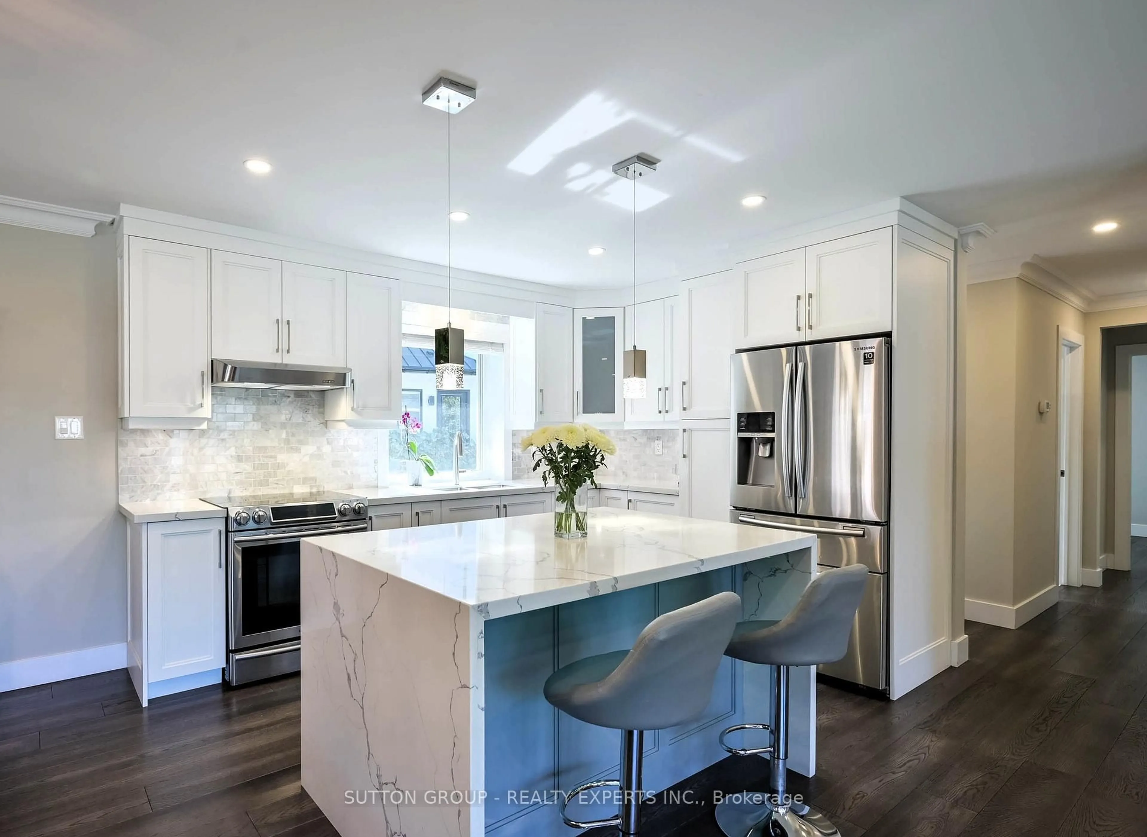 Contemporary kitchen, ceramic/tile floor for 390 Wendall Pl, Oakville Ontario L6K 2M1