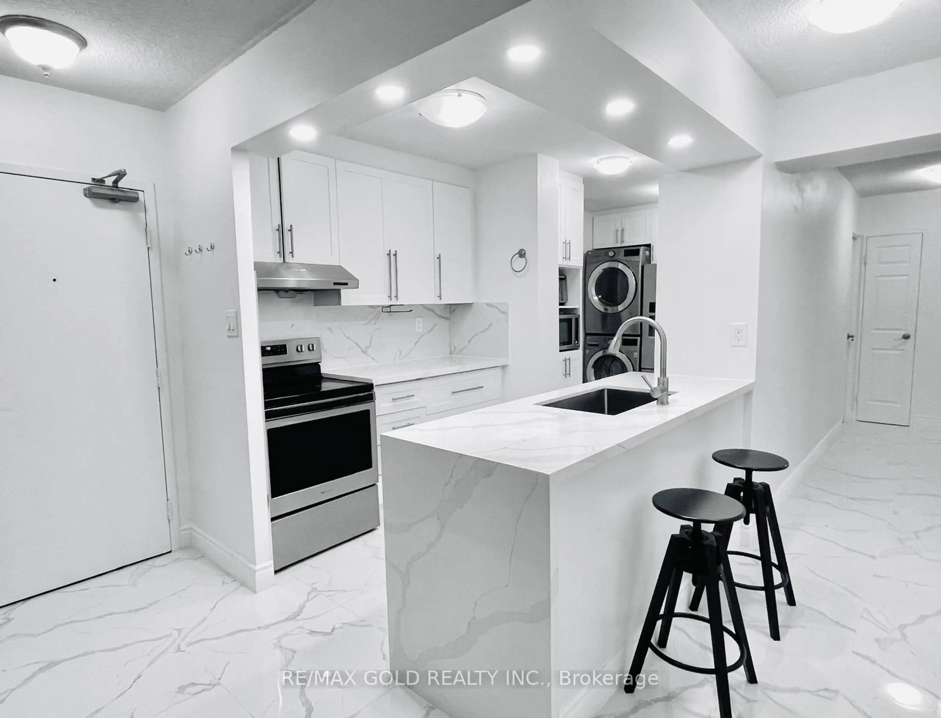 Unknown for 390 Dixon Rd #1611, Toronto Ontario M9R 1T4