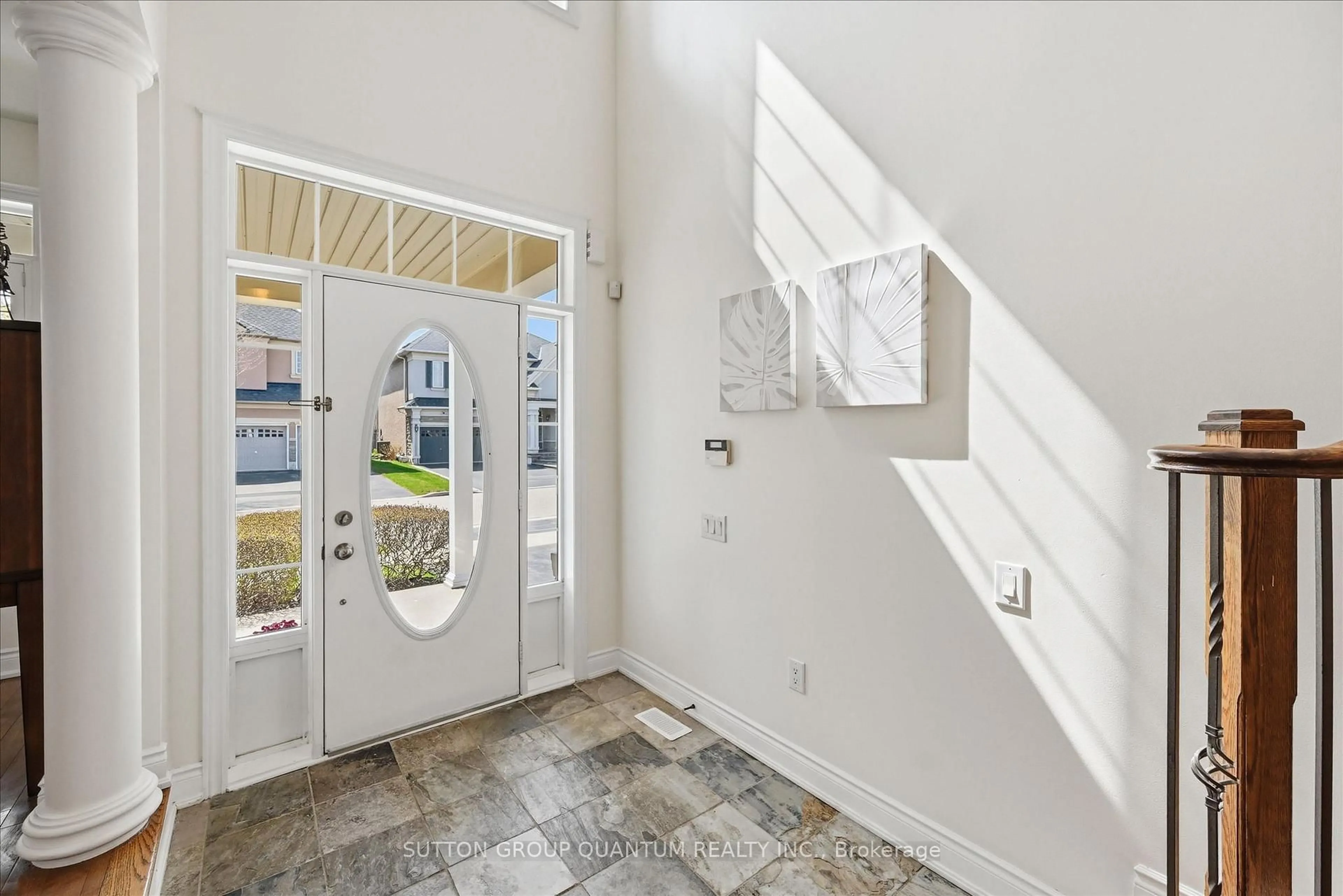 Indoor entryway for 287 Turning Leaf Rd, Oakville Ontario L6L 6V5