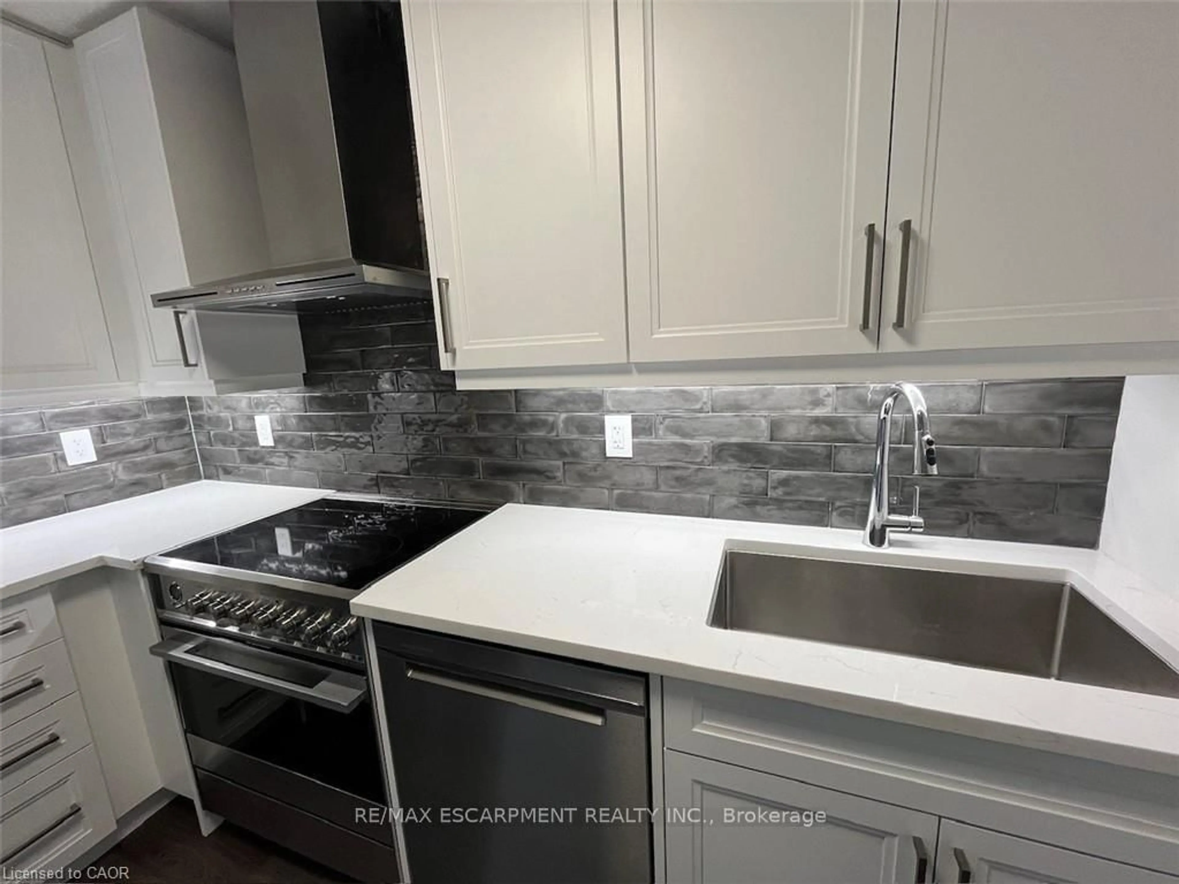 Standard kitchen, ceramic/tile floor for 500 Brock Ave #1501, Burlington Ontario L7S 0A5
