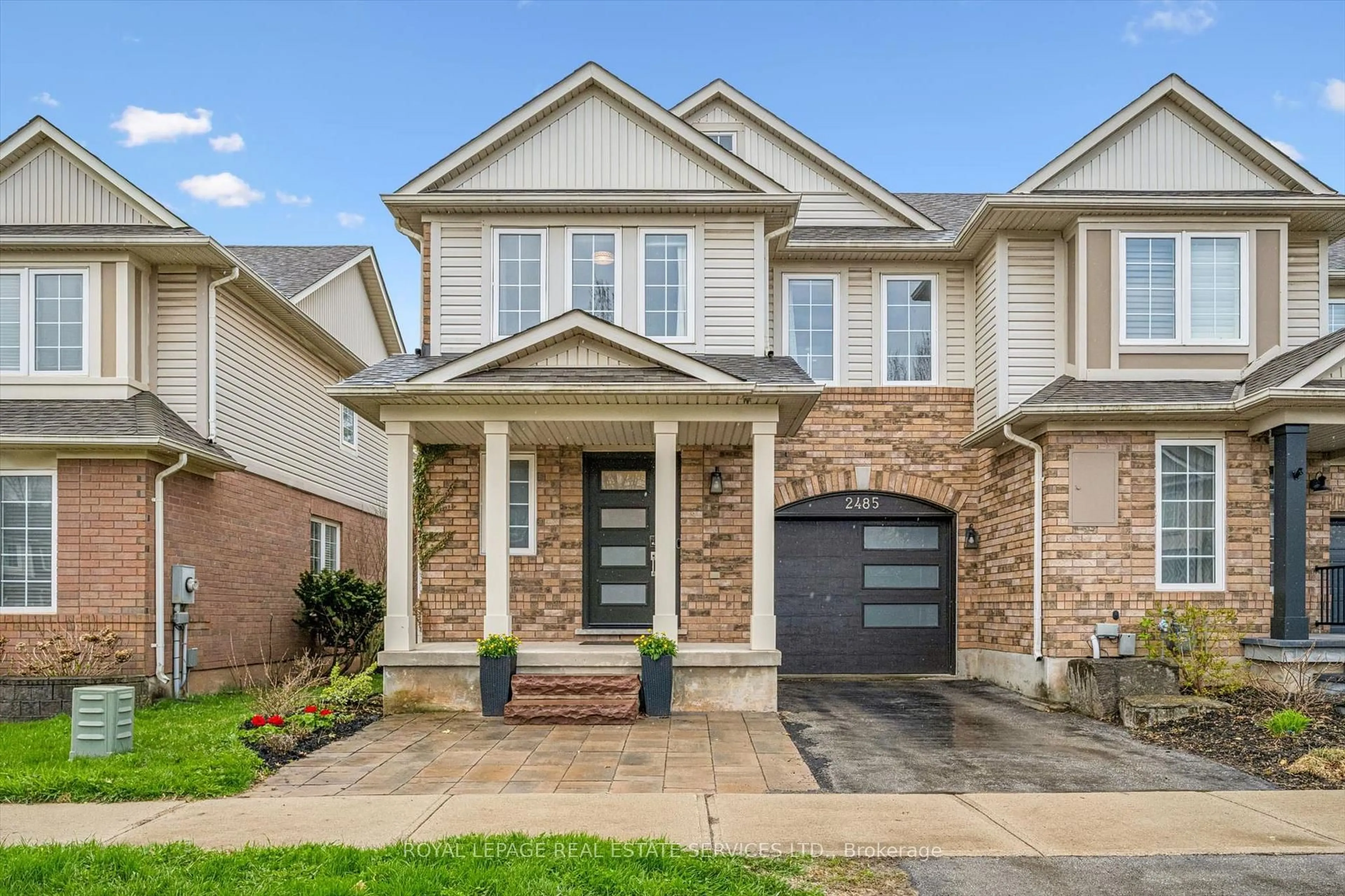 Home with brick exterior material, street for 2485 Wooden Hill Circ, Oakville Ontario L6M 4E3