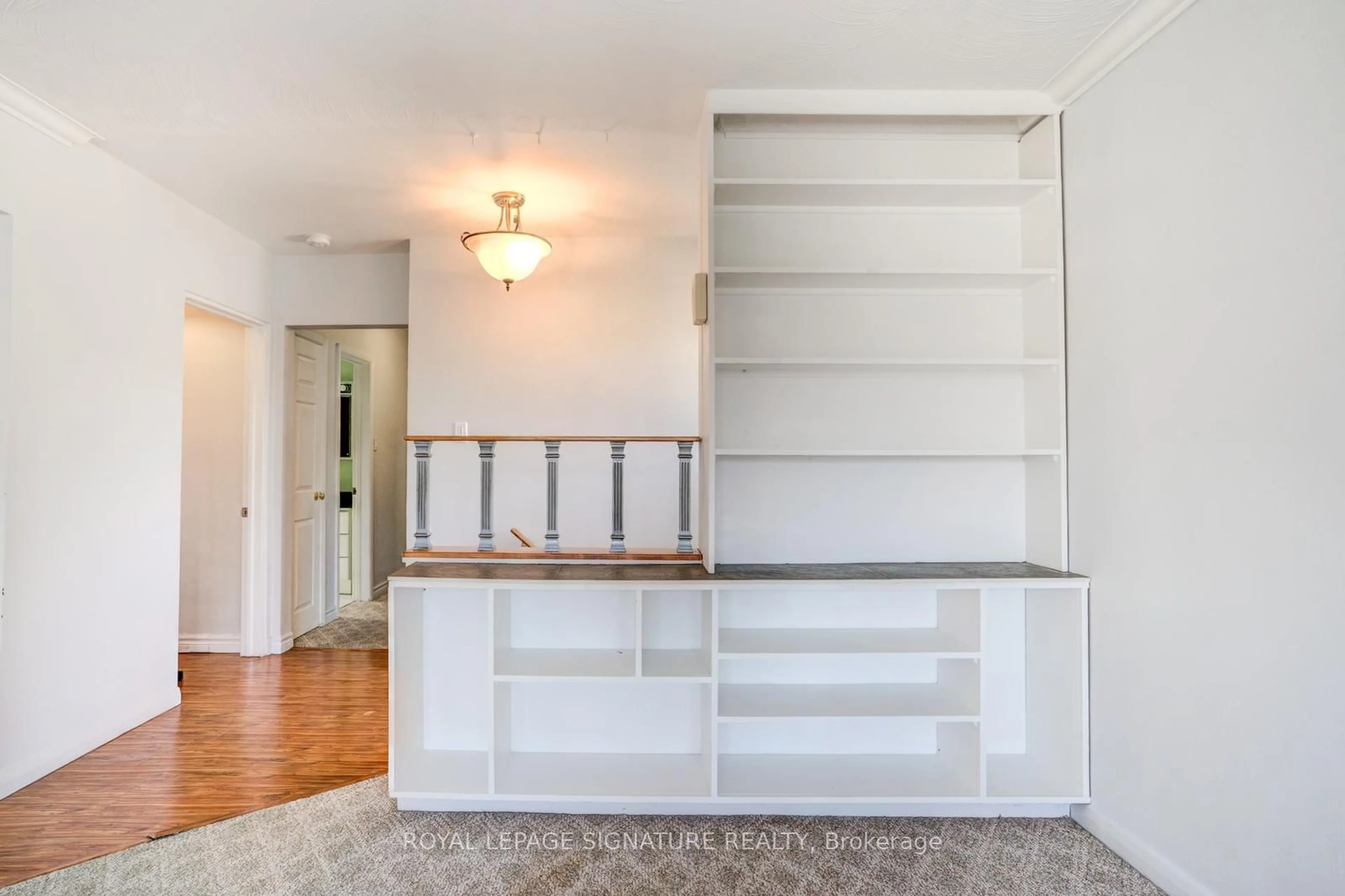 Indoor entryway for 15 Epsom Downs Dr, Brampton Ontario L6T 1Y7