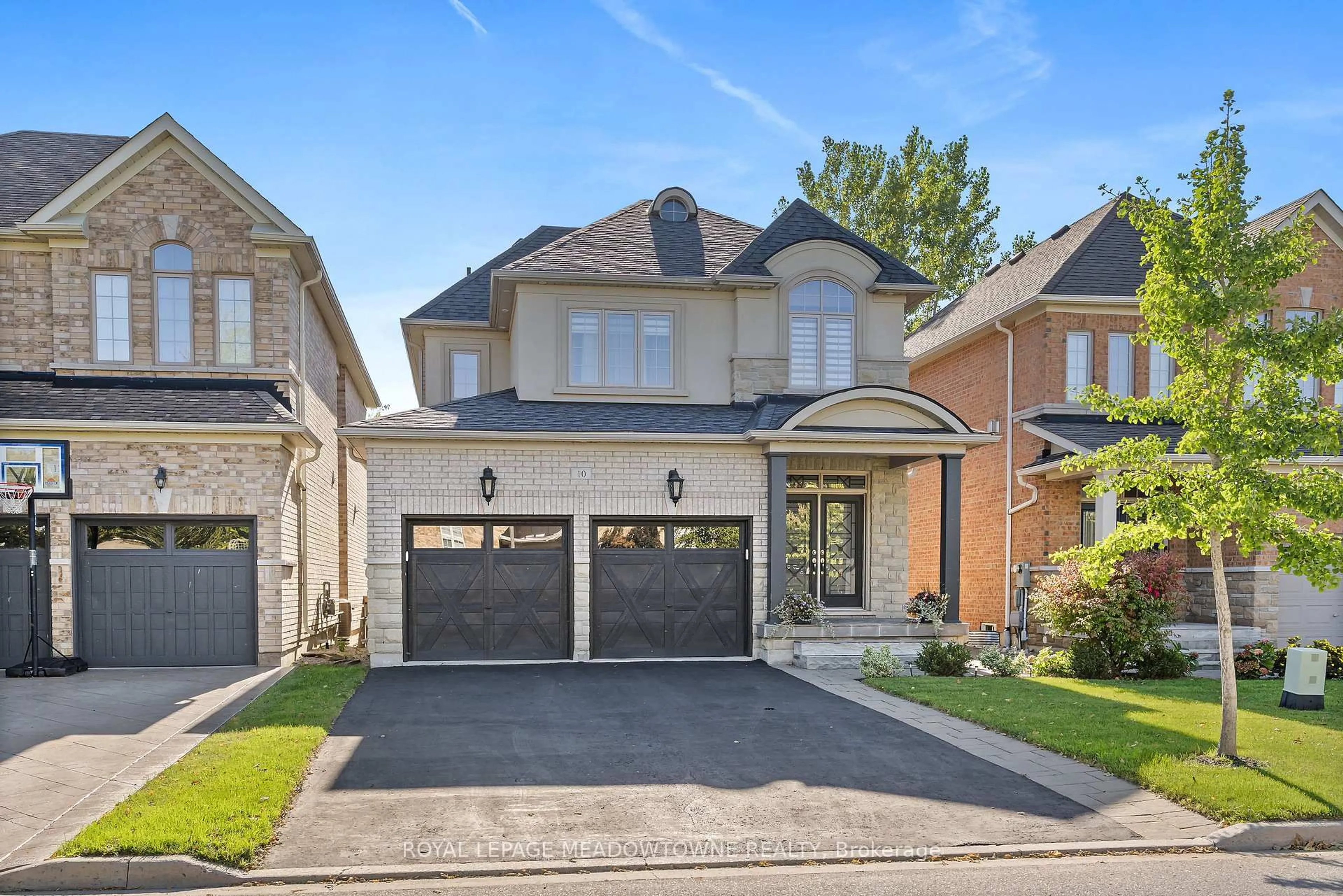 Home with brick exterior material, street for 10 Silver Pond Dr, Halton Hills Ontario L7G 6L9