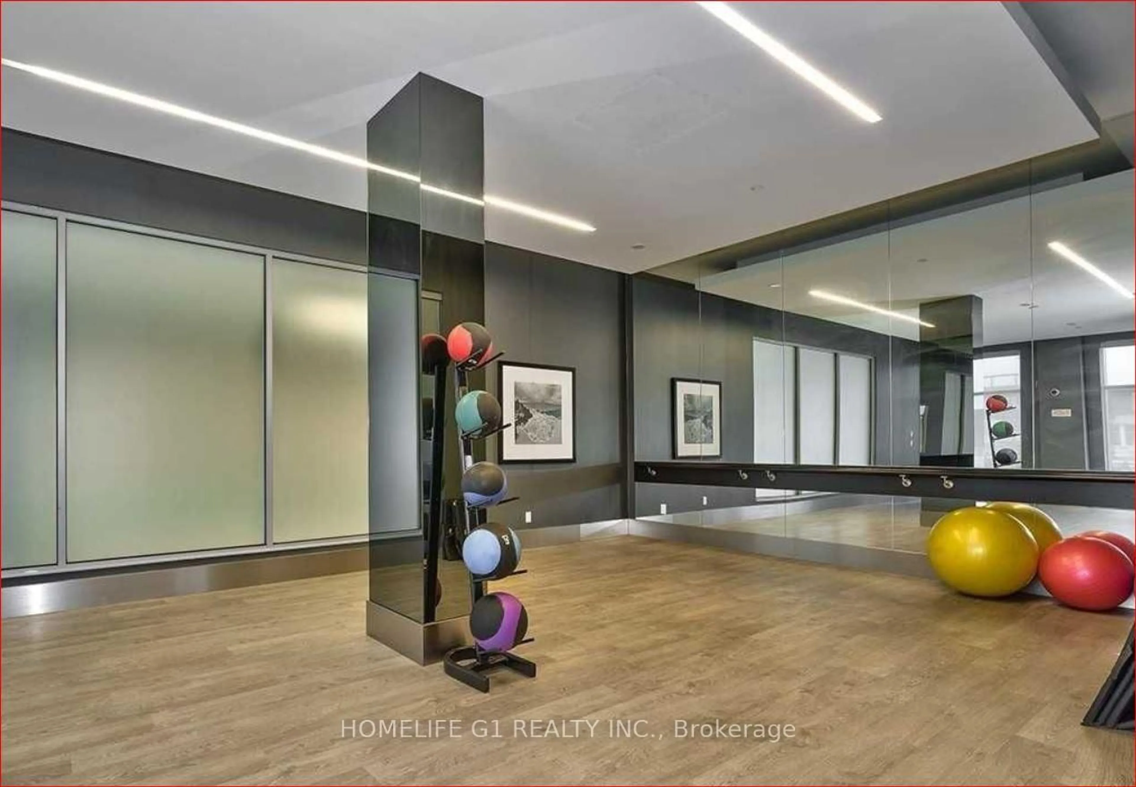 Indoor foyer for 65 Speers Rd #318, Oakville Ontario L6K 2E6