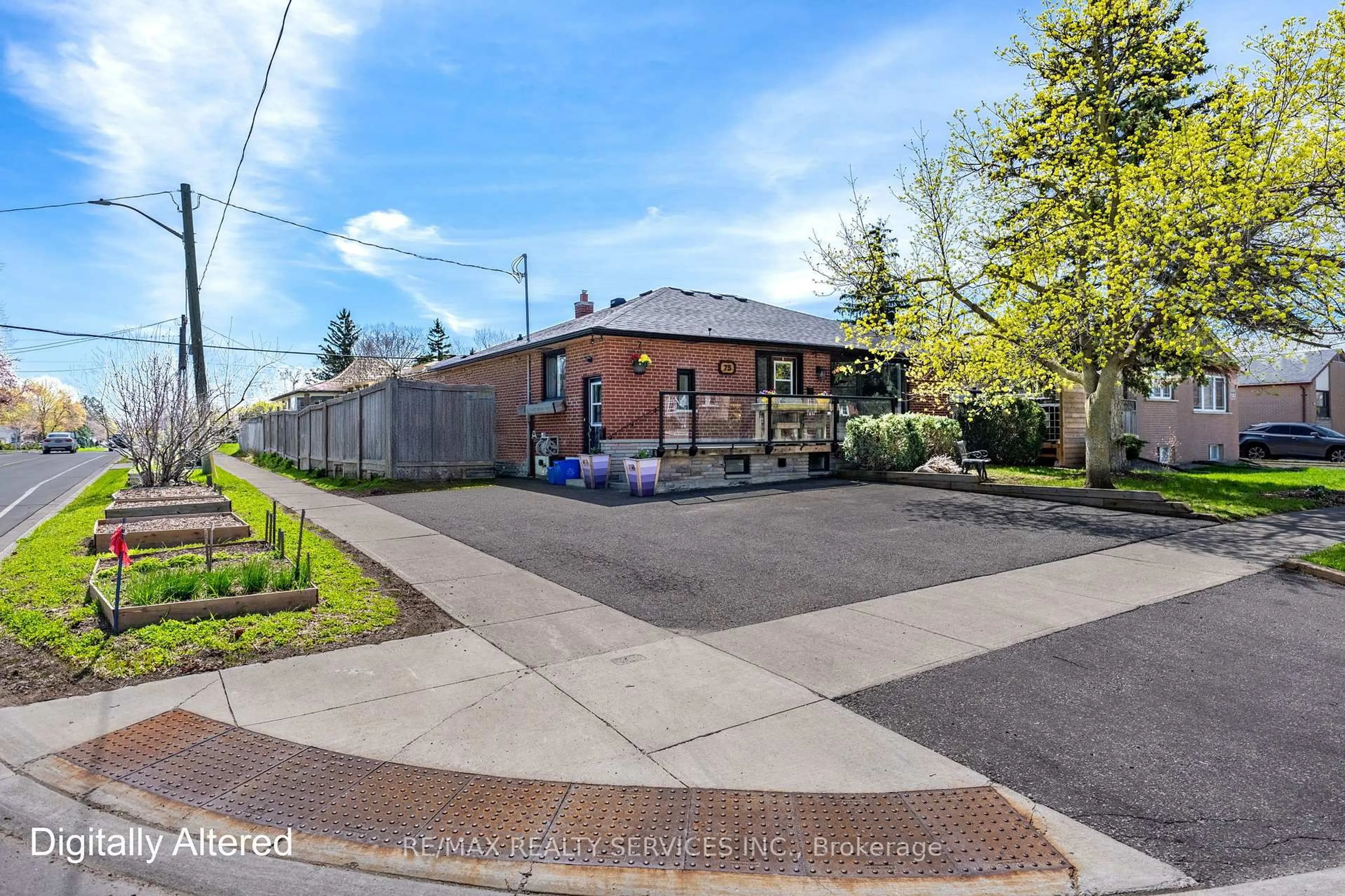 A pic from outside/outdoor area/front of a property/back of a property/a pic from drone, street for 75 Cornwall Rd, Brampton Ontario L6W 1N7