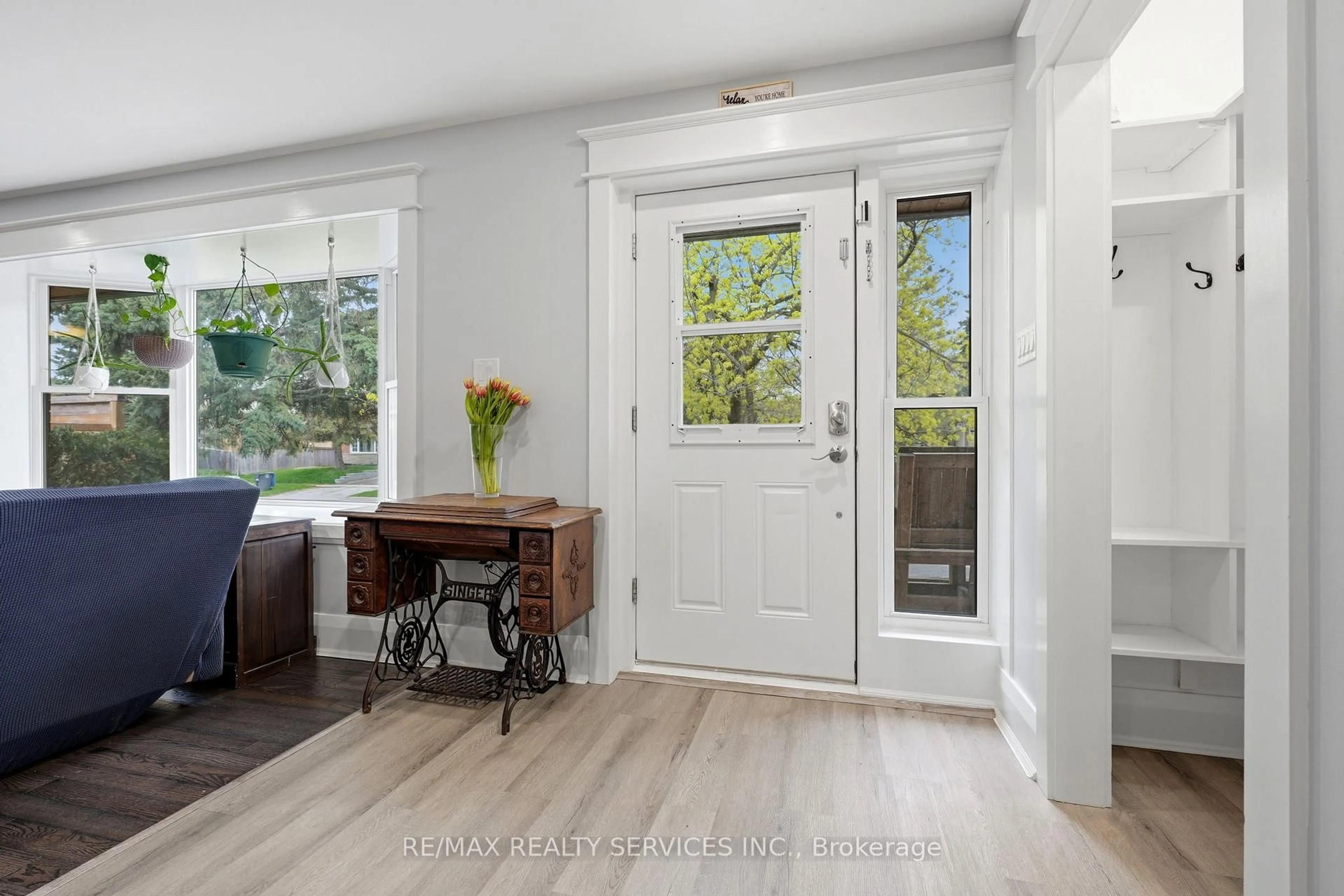 Indoor entryway for 75 Cornwall Rd, Brampton Ontario L6W 1N7