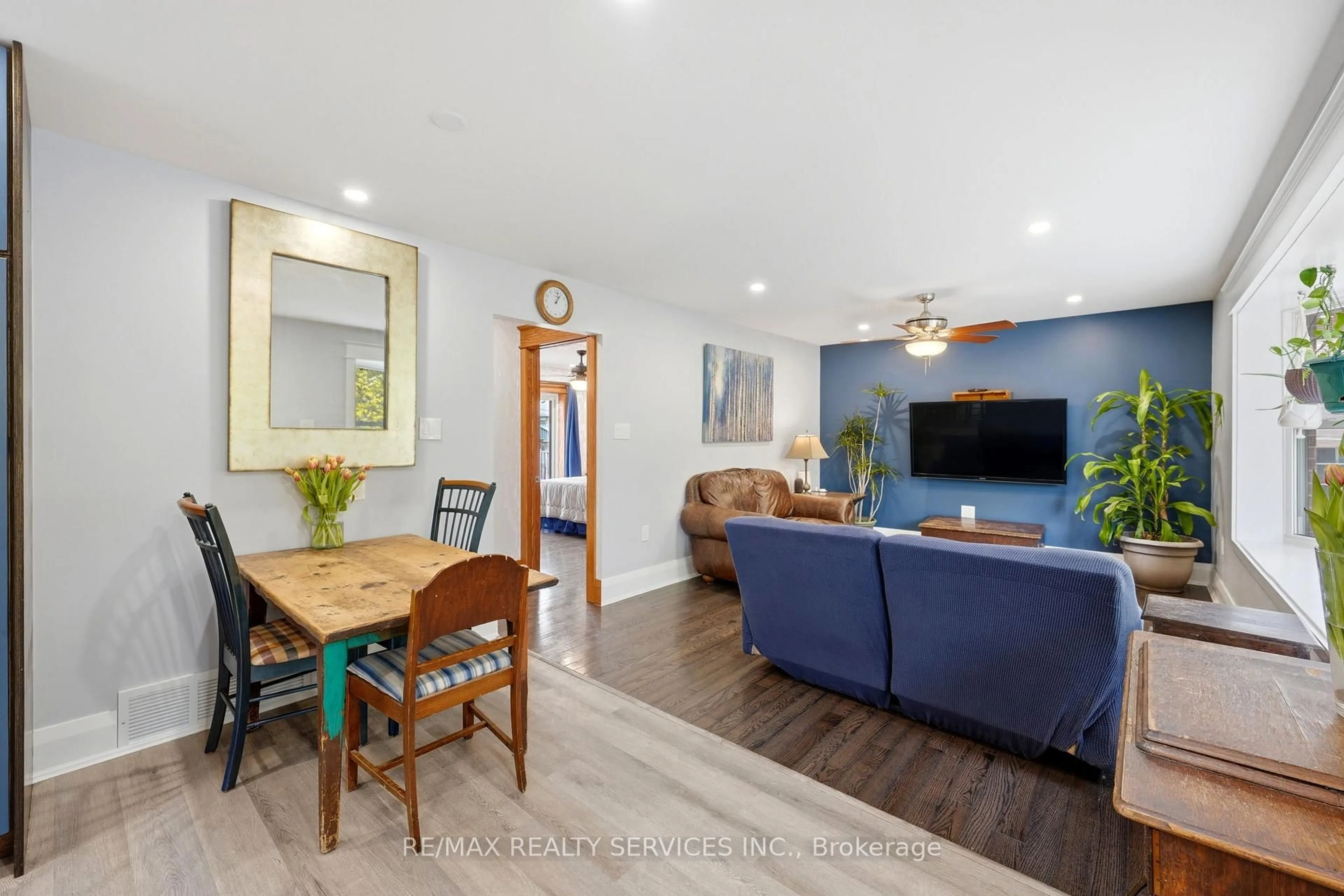 Living room with furniture, wood/laminate floor for 75 Cornwall Rd, Brampton Ontario L6W 1N7